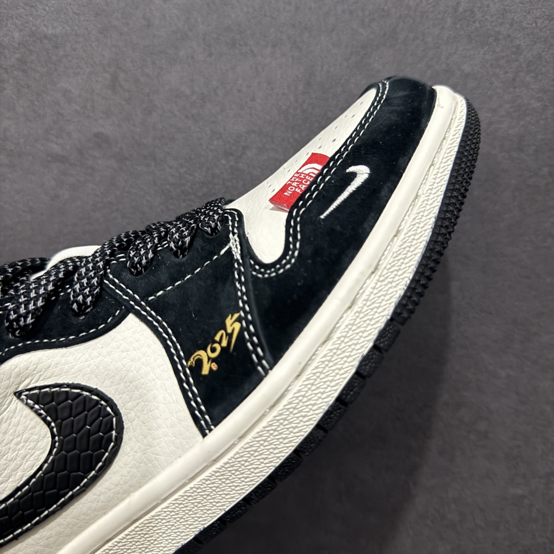 图片[5]-【定制版】Air Jordan 1 Retro Low x The North Face 蛇年限定 白黑小钩满天星n官方同步新色 原装级产物n拒绝公底 立体鞋型 细节完美 高清洁度购置公司同步原材料 原汁原味 忠于原版 货号：XS6086 012n码数：36 36.5 37.5 38 38.5 39 40 40.5 41 42 42.5 43 44 44.5 45 编码：CC300320-莆田鞋批发中心