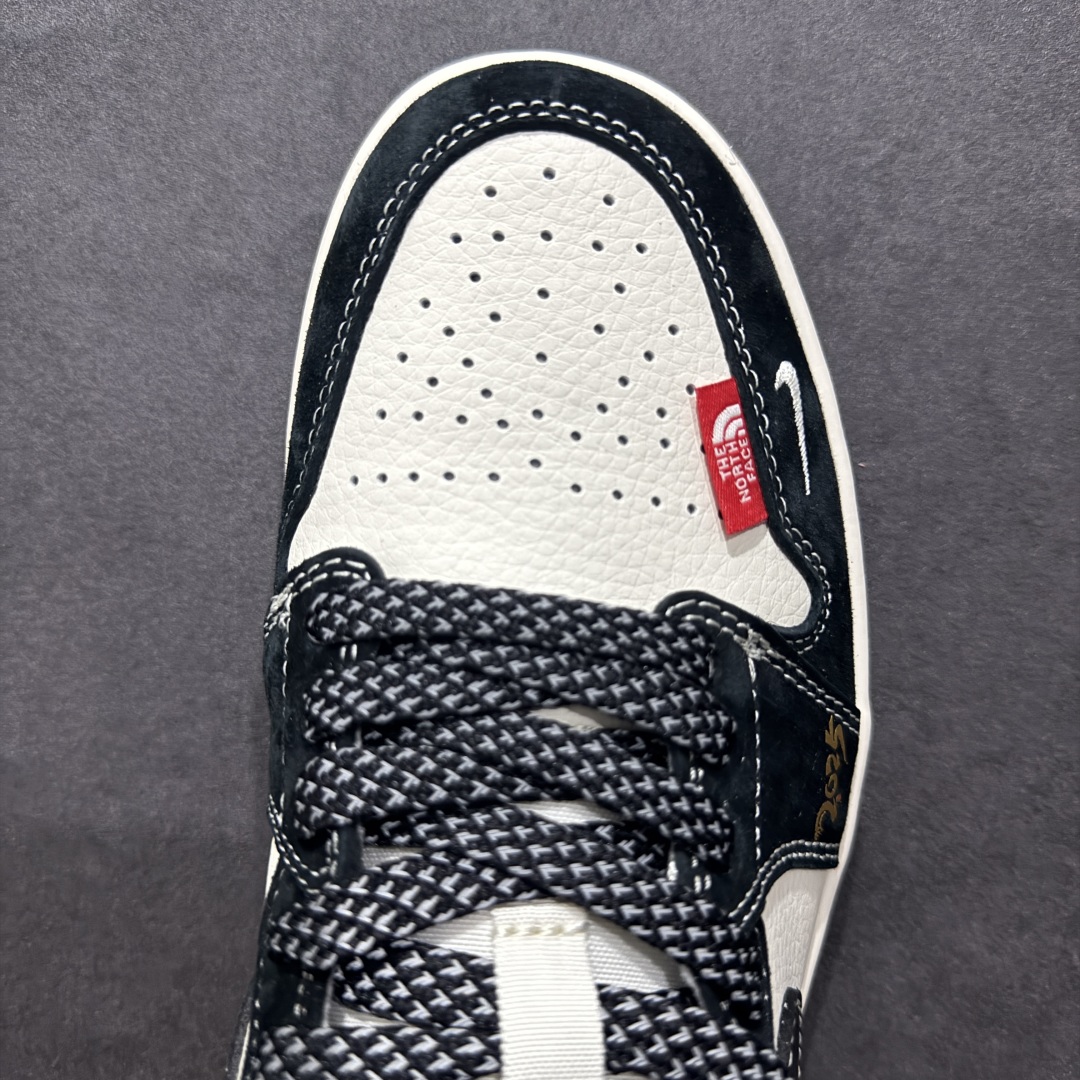 图片[8]-【定制版】Air Jordan 1 Retro Low x The North Face 蛇年限定 白黑小钩满天星n官方同步新色 原装级产物n拒绝公底 立体鞋型 细节完美 高清洁度购置公司同步原材料 原汁原味 忠于原版 货号：XS6086 012n码数：36 36.5 37.5 38 38.5 39 40 40.5 41 42 42.5 43 44 44.5 45 编码：CC300320-莆田鞋批发中心