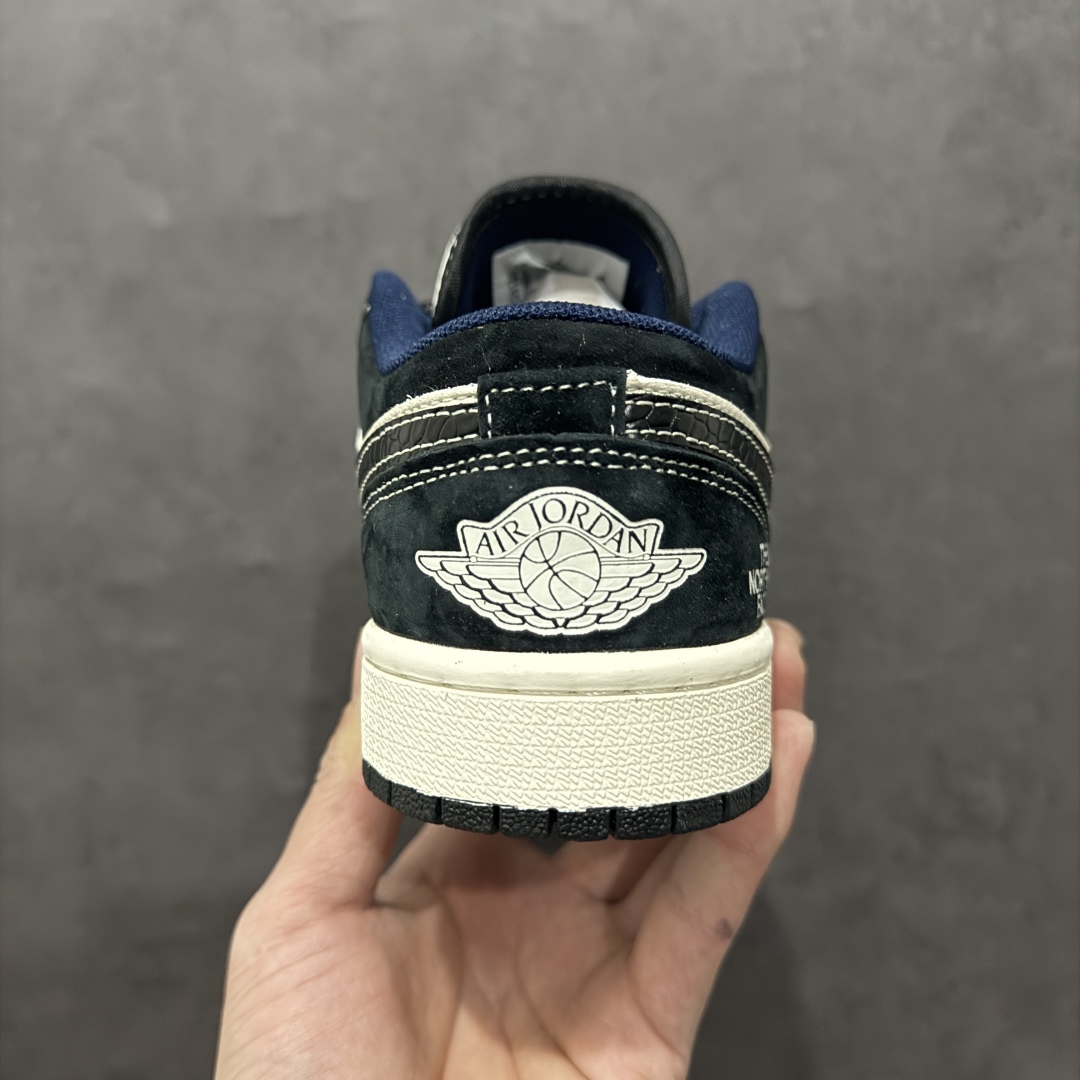 图片[4]-【定制版】Air Jordan 1 Retro Low x The North Face 蛇年限定 白黑小钩满天星n官方同步新色 原装级产物n拒绝公底 立体鞋型 细节完美 高清洁度购置公司同步原材料 原汁原味 忠于原版 货号：XS6086 012n码数：36 36.5 37.5 38 38.5 39 40 40.5 41 42 42.5 43 44 44.5 45 编码：CC300320-莆田鞋批发中心