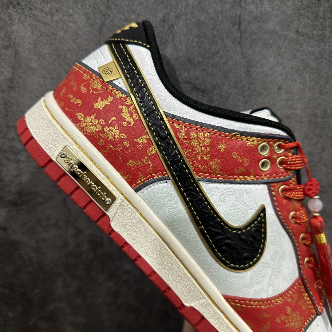 图片[7]-【YC纯原版】NK Dunk Low CNY 新春限定 RW1220-005 定制系列天花板 无原鞋不开发 全系列得物原鞋一比一校对开发 配色持续更新中 终端对接 优势输出 全套原厂楦头原纸板数据档案倾力打造 原汁原味莞产 极致还原 圈内最强针车工艺 高端零售指定版 广东原厂配套原盒原标 鞋盒分三个尺码段 原厂冲刀 超高清洁度 全鞋零毛边皮料切割 采用原厂百宏鞋带以及原厂百宏织唛舌标 内标可供原厂几率过验 进口原装条纹中底布 四线拉帮白色点胶 原厂拉帮手法遵循公司 原厂电绣 极致还原SIZE：36 36.5 37.5 38 38.5 39 40 40.5 41 42 42.5 43 44 44.5 45 46 编码：HXS340360-莆田鞋批发中心