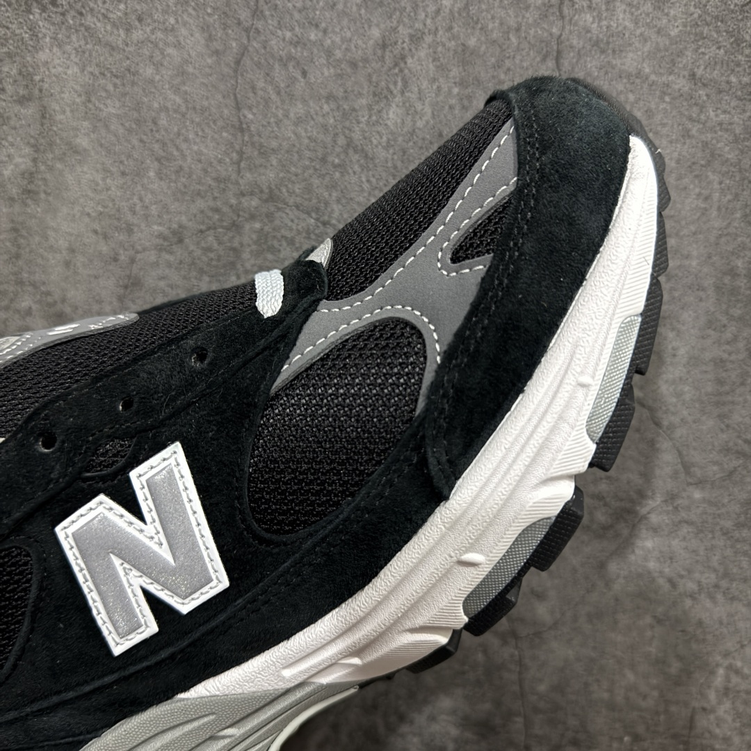 图片[6]-【总裁版】New Balance MR993BK 新百伦NB993总统复古慢跑鞋 黑色nn正确3M反光细节 原楦原纸版开发 正确6层组合底模精密开发 后跟透明TPU水晶装饰条稳固 沿用了引以为傲的跑鞋手工技艺 采用猪皮绒面并包裹局部透气网面的鞋身设计 菱网鞋舌上刻有New Balance USA 鞋面依旧身着经典的大热之灰 彰显了其高端的品质身份  尺码：36-46.5 编码：MK330360-莆田鞋批发中心