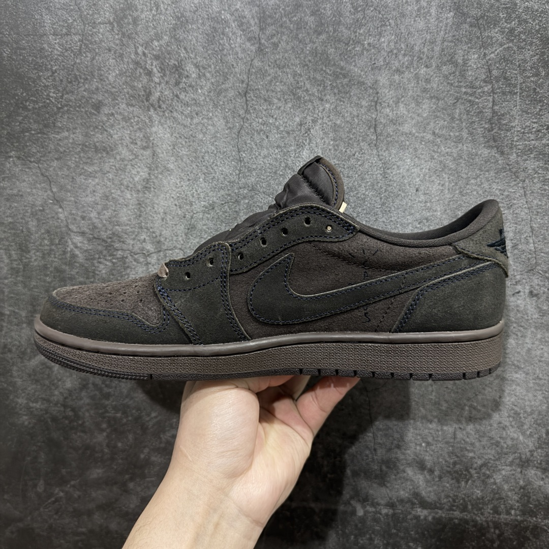 图片[2]-【XC2.0版本】Travis Scott x Air Jordan AJ1 Low OG SP TS联名 黑棕倒钩低帮 DM7866-202n知名大厂出品 纯原第一梯队版本产品品控稳定性领先行业 各方面均可对飙市面通货版nSZ原厂全套原楦原纸板冲刀磨具开发 原厂皮料加持原厂港宝加持定型后跟R度完美 同源原厂电绣 鬼脸飞翼针数密度立体效果一致 百分百一致原鞋 原厂拉帮工艺 针距密度一致 后跟弧度收口自然不对折 极致一眼正品既视感 进口玻璃冲刀皮料裁剪零毛边 全鞋电脑针车工艺 品控清洁度最高QC检验标准 免检产品 原厂订购鞋盒、鞋标、防尘纸、鞋撑、鞋带 追求极致的原厂味道SIZE：36-47.5 编码：XC390420-莆田鞋批发中心