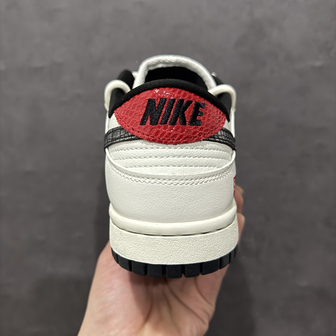 图片[4]-【定制版】Nk SB Dunk Low Sup联名蛇年限定 黑白蛇 周年高端定制 低帮休闲板鞋rn#定制鞋盒 大厂纯原品质出货 超高清洁度 皮料切割干净无任何毛边 细节完美 r 货号：CH6336-618 尺码：36 36.5 37.5 38 38.5 39 40 40.5 41 42 42.5 43 44 44.5 45 编码：HXS340360-莆田鞋批发中心