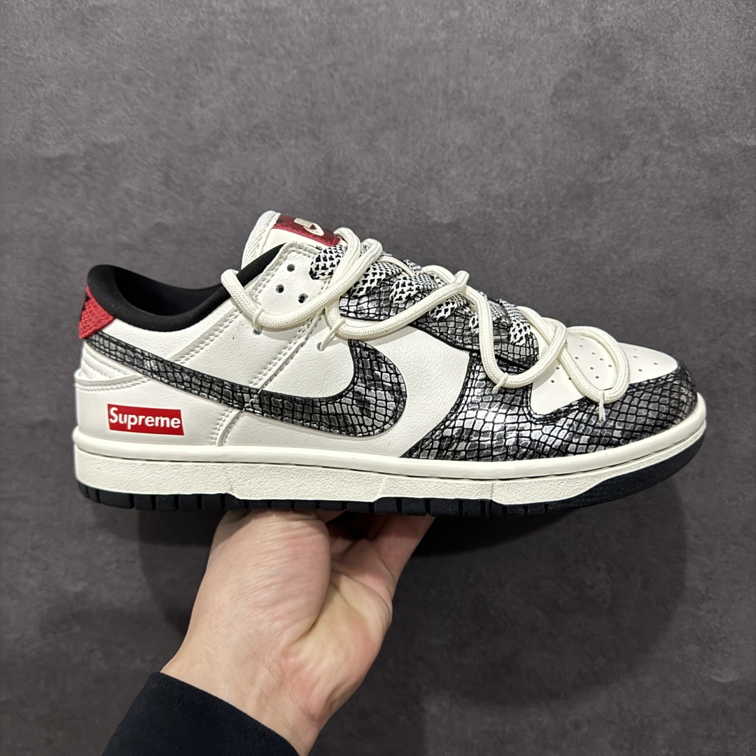 【定制版】Nk SB Dunk Low Sup联名蛇年限定 黑白蛇 周年高端定制 低帮休闲板鞋rn#定制鞋盒 大厂纯原品质出货 超高清洁度 皮料切割干净无任何毛边 细节完美 r 货号：CH6336-618 尺码：36 36.5 37.5 38 38.5 39 40 40.5 41 42 42.5 43 44 44.5 45 编码：HXS340360-莆田鞋批发中心