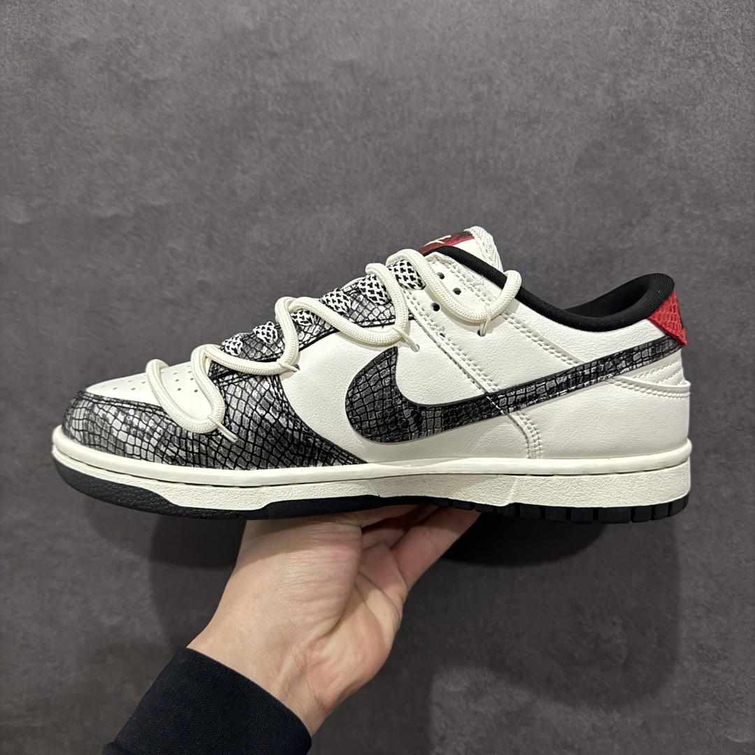 图片[2]-【定制版】Nk SB Dunk Low Sup联名蛇年限定 黑白蛇 周年高端定制 低帮休闲板鞋rn#定制鞋盒 大厂纯原品质出货 超高清洁度 皮料切割干净无任何毛边 细节完美 r 货号：CH6336-618 尺码：36 36.5 37.5 38 38.5 39 40 40.5 41 42 42.5 43 44 44.5 45 编码：HXS340360-莆田鞋批发中心