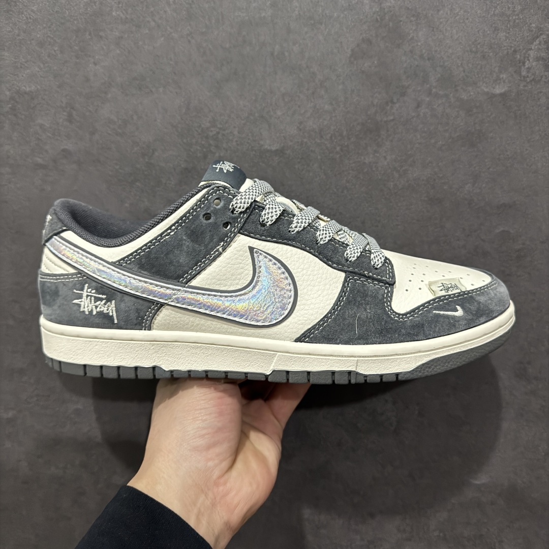 【定制版】Nk SB Dunk Low 斯图西联名 刺绣炫彩勾 周年高端定制 低帮休闲板鞋rn#定制鞋盒 大厂纯原品质出货 超高清洁度 皮料切割干净无任何毛边 细节完美 r 货号：DM6868-036 尺码：36 36.5 37.5 38 38.5 39 40 40.5 41 42 42.5 43 44 44.5 45 编码：HXS340360-莆田鞋批发中心