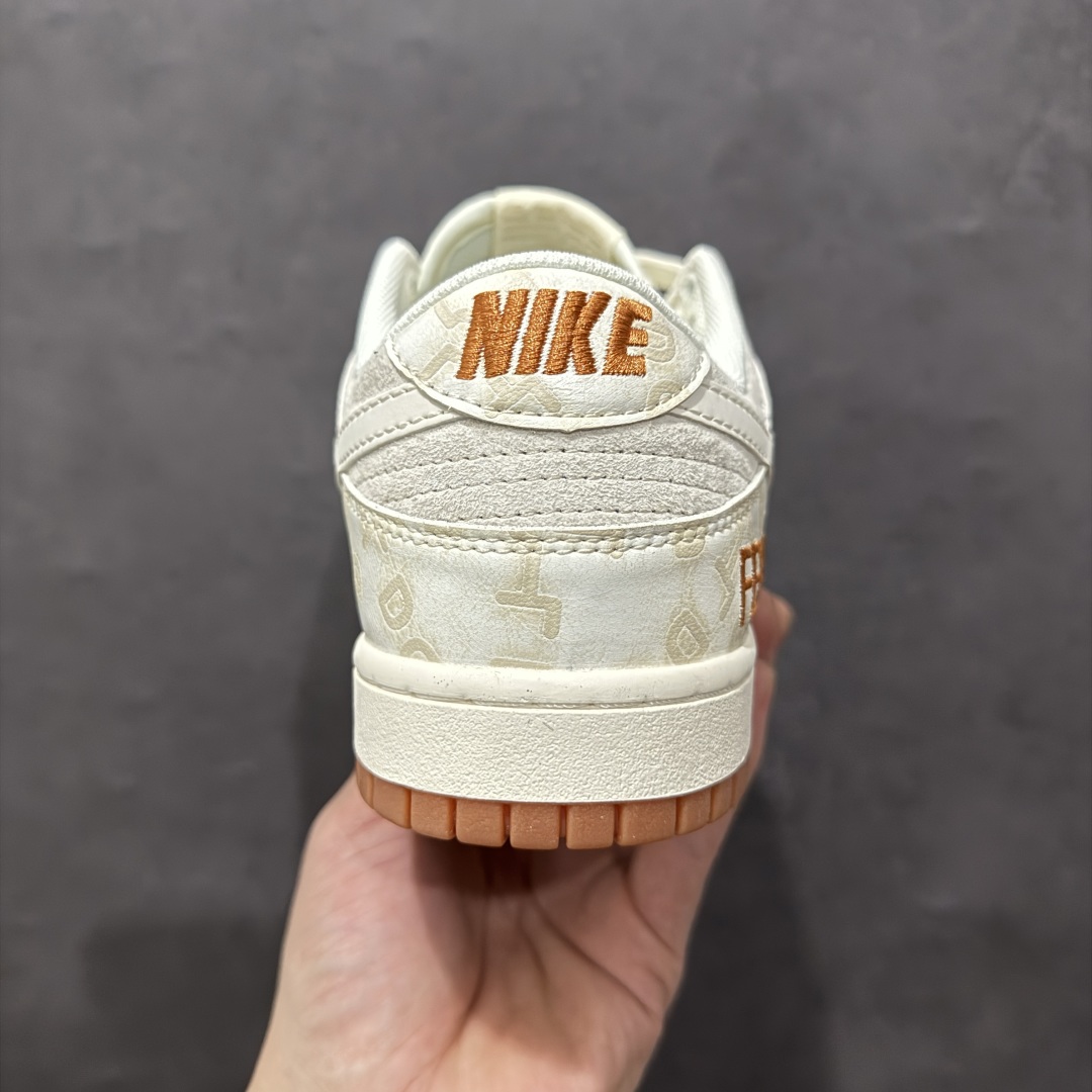 图片[4]-【定制版】Nk SB Dunk Low 芬迪联名 刺绣白勾 周年高端定制 低帮休闲板鞋 DM6868-039rn#定制鞋盒 大厂纯原品质出货 超高清洁度 皮料切割干净无任何毛边 细节完美 r 尺码：36 36.5 37.5 38 38.5 39 40 40.5 41 42 42.5 43 44 44.5 45  编码：HXS340360-莆田鞋批发中心