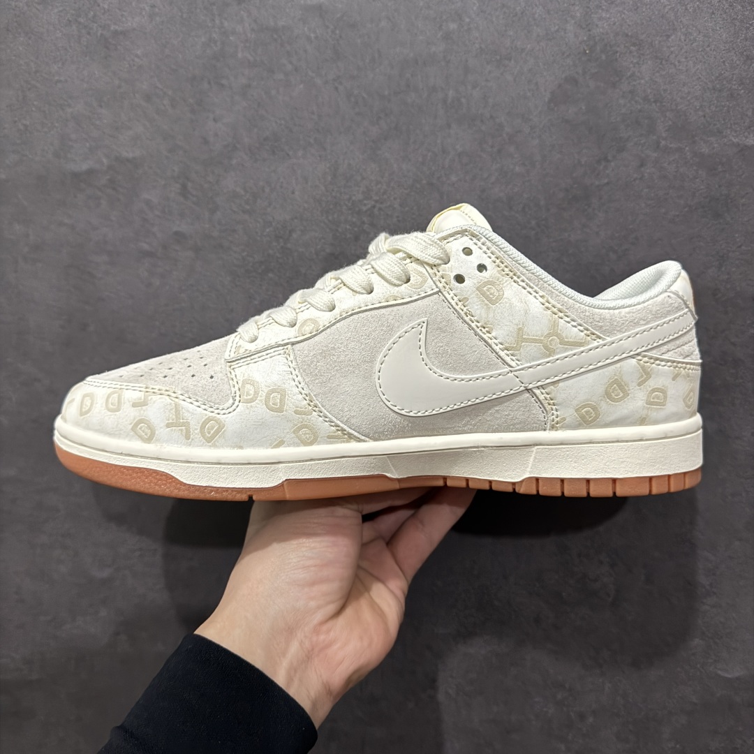 图片[2]-【定制版】Nk SB Dunk Low 芬迪联名 刺绣白勾 周年高端定制 低帮休闲板鞋 DM6868-039rn#定制鞋盒 大厂纯原品质出货 超高清洁度 皮料切割干净无任何毛边 细节完美 r 尺码：36 36.5 37.5 38 38.5 39 40 40.5 41 42 42.5 43 44 44.5 45  编码：HXS340360-莆田鞋批发中心