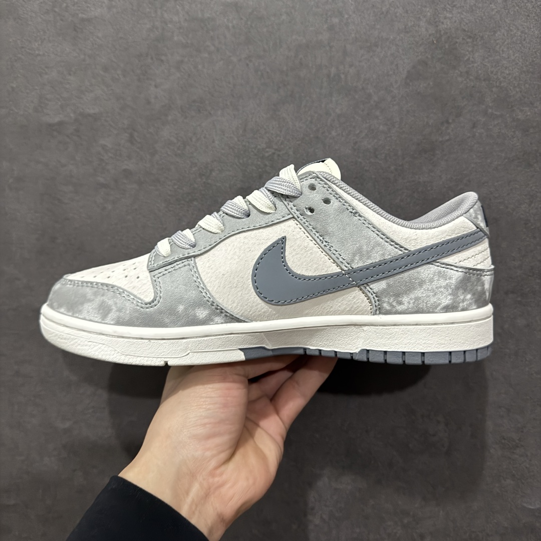 图片[2]-【定制版】Nk SB Dunk Low 斯图西联名 扎染灰勾 周年高端定制 低帮休闲板鞋rn#定制鞋盒 大厂纯原品质出货 超高清洁度 皮料切割干净无任何毛边 细节完美 r 货号：DM6868-037 尺码：36 36.5 37.5 38 38.5 39 40 40.5 41 42 42.5 43 44 44.5 45  编码：HXS340360-莆田鞋批发中心