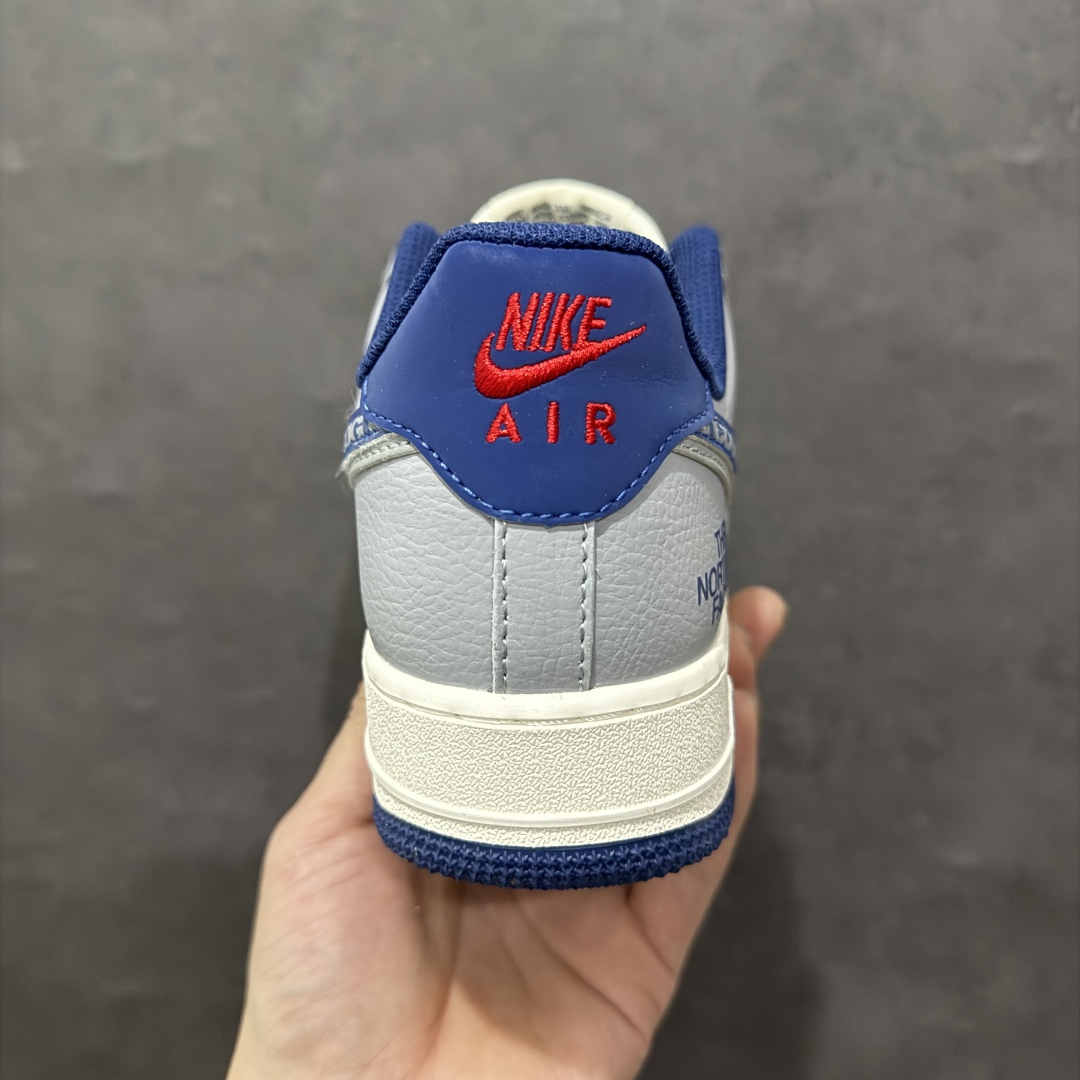 图片[4]-【定制版】海外限量发售NIke Air Force 1 \’07 Low “北面联名–CDG蓝双勾”空军一号 低帮 运动鞋 休闲鞋 折边针车 工艺难度大 原楦头原纸板 原装鞋盒 定制五金配件 内置全掌气垫 原厂鞋底货号：DM6688-019 Size：36 36.5 37.5 38 38.5 39 40 40.5 41 42 42.5 43 44 44.5 45 编码：HXS310320-莆田鞋批发中心