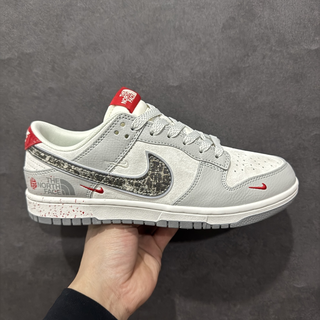 【定制版】Nk SB Dunk Low 北面蛇年联名 猪八蛇鳞勾 周年高端定制 低帮休闲板鞋rn#定制鞋盒 大厂纯原品质出货 超高清洁度 皮料切割干净无任何毛边 细节完美 r 货号：DM6868-038 尺码：36 36.5 37.5 38 38.5 39 40 40.5 41 42 42.5 43 44 44.5 45 编码：HXS340360-莆田鞋批发中心