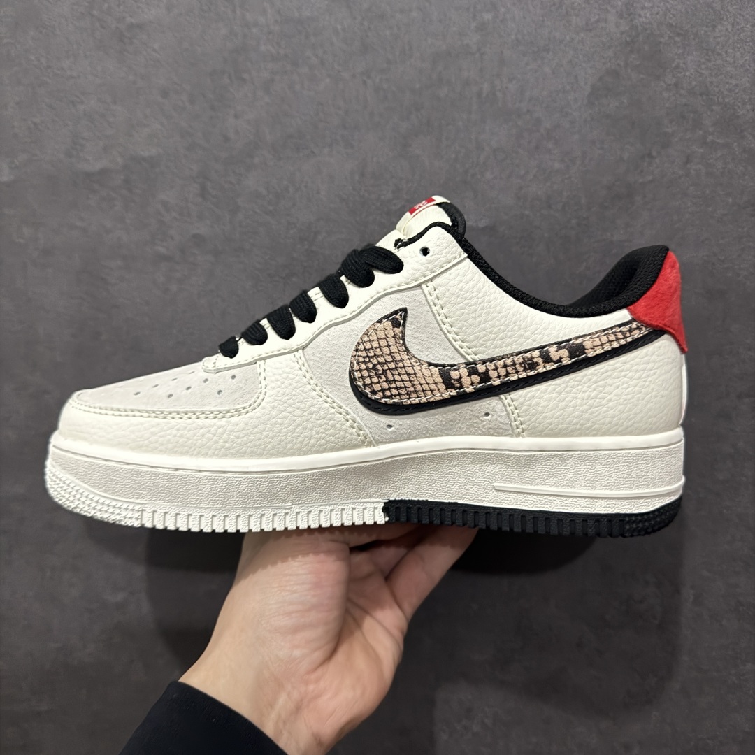 图片[2]-【定制版】海外限量发售NIke Air Force 1 \’07 Low “Supreme联名蛇年限定–蟒蛇纹双勾”空军一号 低帮 运动鞋 休闲鞋 折边针车 工艺难度大 原楦头原纸板 原装鞋盒 定制五金配件 内置全掌气垫 原厂鞋底货号：DM6688-026 Size：36 36.5 37.5 38 38.5 39 40 40.5 41 42 42.5 43 44 44.5 45 编码：HXS310320-莆田鞋批发中心