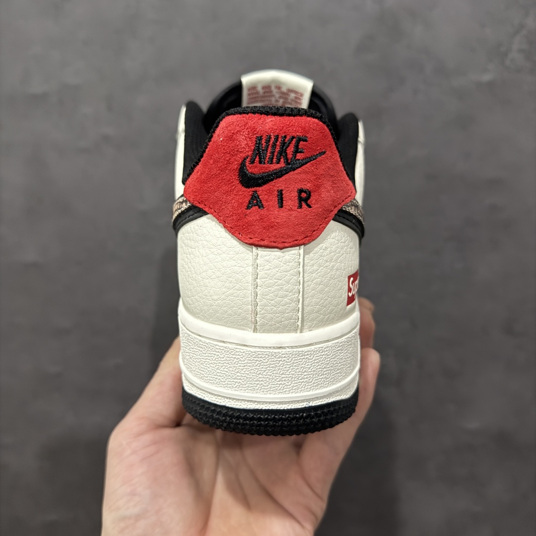 图片[4]-【定制版】海外限量发售NIke Air Force 1 \’07 Low “Supreme联名蛇年限定–蟒蛇纹双勾”空军一号 低帮 运动鞋 休闲鞋 折边针车 工艺难度大 原楦头原纸板 原装鞋盒 定制五金配件 内置全掌气垫 原厂鞋底货号：DM6688-026 Size：36 36.5 37.5 38 38.5 39 40 40.5 41 42 42.5 43 44 44.5 45 编码：HXS310320-莆田鞋批发中心