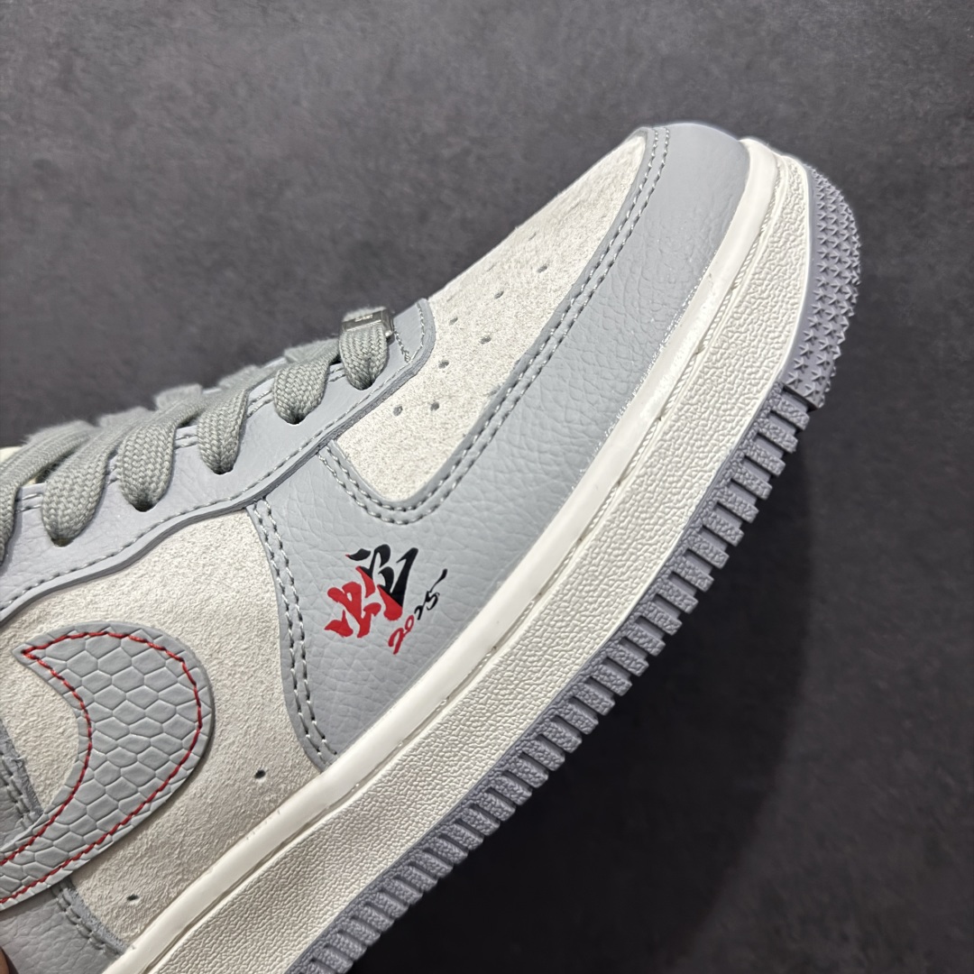 图片[5]-【定制版】海外限量发售NIke Air Force 1 \’07 Low “斯图西联名蛇年限定–灰蛇”空军一号 低帮 运动鞋 休闲鞋 折边针车 工艺难度大 原楦头原纸板 原装鞋盒 定制五金配件 内置全掌气垫 原厂鞋底货号：DM6688-027 Size：36 36.5 37.5 38 38.5 39 40 40.5 41 42 42.5 43 44 44.5 45 编码：HXS310320-莆田鞋批发中心