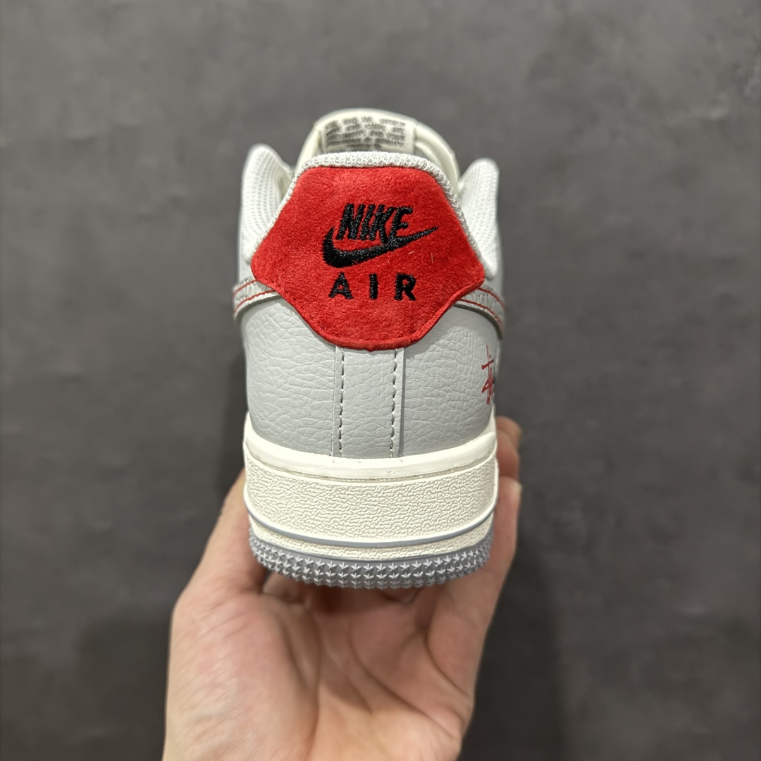 图片[4]-【定制版】海外限量发售NIke Air Force 1 \’07 Low “斯图西联名蛇年限定–灰蛇”空军一号 低帮 运动鞋 休闲鞋 折边针车 工艺难度大 原楦头原纸板 原装鞋盒 定制五金配件 内置全掌气垫 原厂鞋底货号：DM6688-027 Size：36 36.5 37.5 38 38.5 39 40 40.5 41 42 42.5 43 44 44.5 45 编码：HXS310320-莆田鞋批发中心