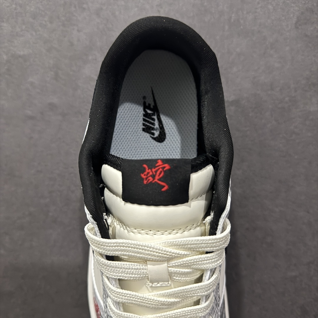 图片[7]-【定制版】Nk SB Dunk Low Sup联名蛇年限定 白蛇 周年高端定制 低帮休闲板鞋rn#定制鞋盒 大厂纯原品质出货 超高清洁度 皮料切割干净无任何毛边 细节完美 r 货号：AG3702-852 尺码：36 36.5 37.5 38 38.5 39 40 40.5 41 42 42.5 43 44 44.5 45 编码：HXS340360-莆田鞋批发中心