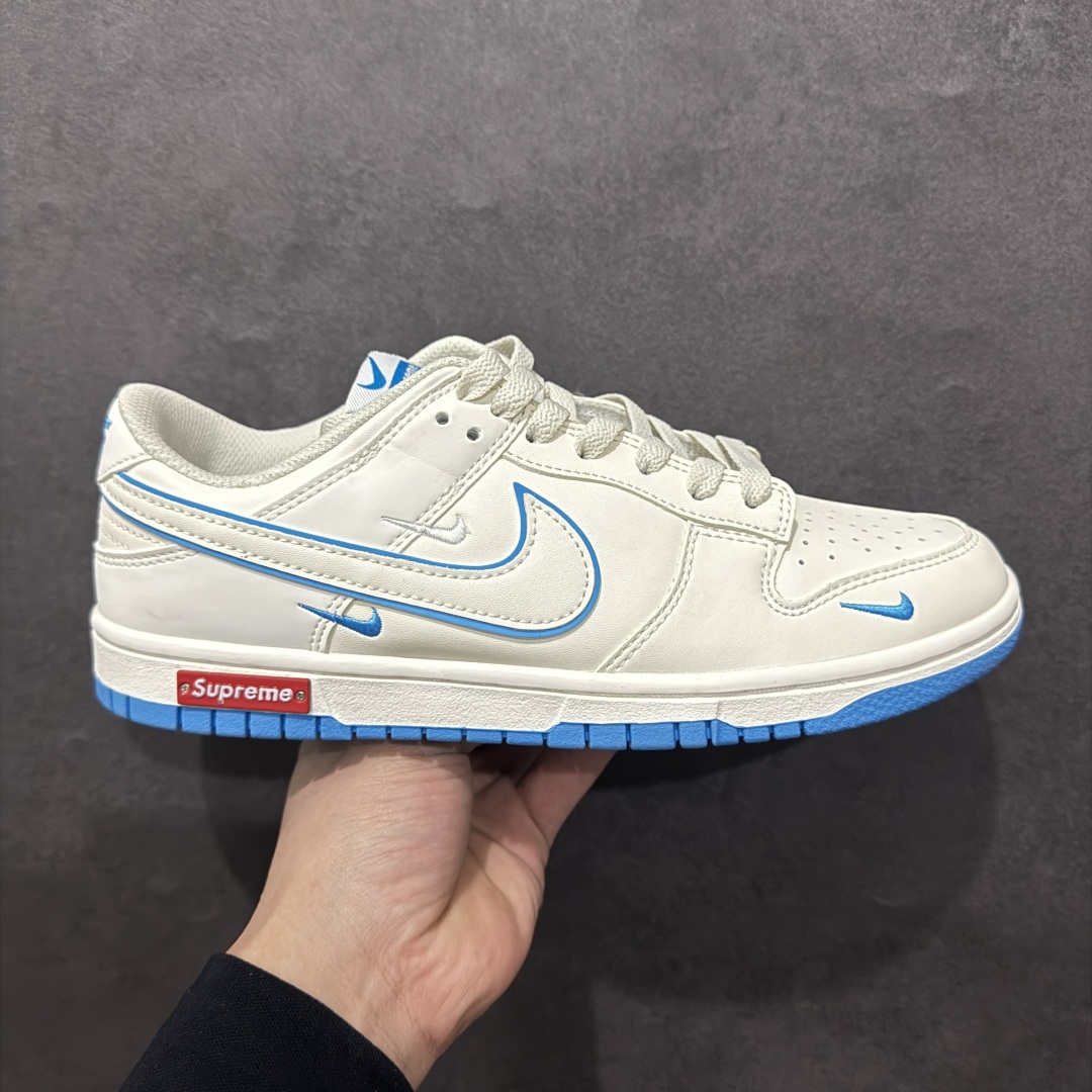 【定制版】Nk SB Dunk Low Supreme联名-米白天蓝勾 周年高端定制 低帮休闲板鞋rn#定制鞋盒 大厂纯原品质出货 超高清洁度 皮料切割干净无任何毛边 细节完美 r 货号：DJ2024-012 尺码：36 36.5 37.5 38 38.5 39 40 40.5 41 42 42.5 43 44 44.5 45  编码：HXS260280-莆田鞋批发中心