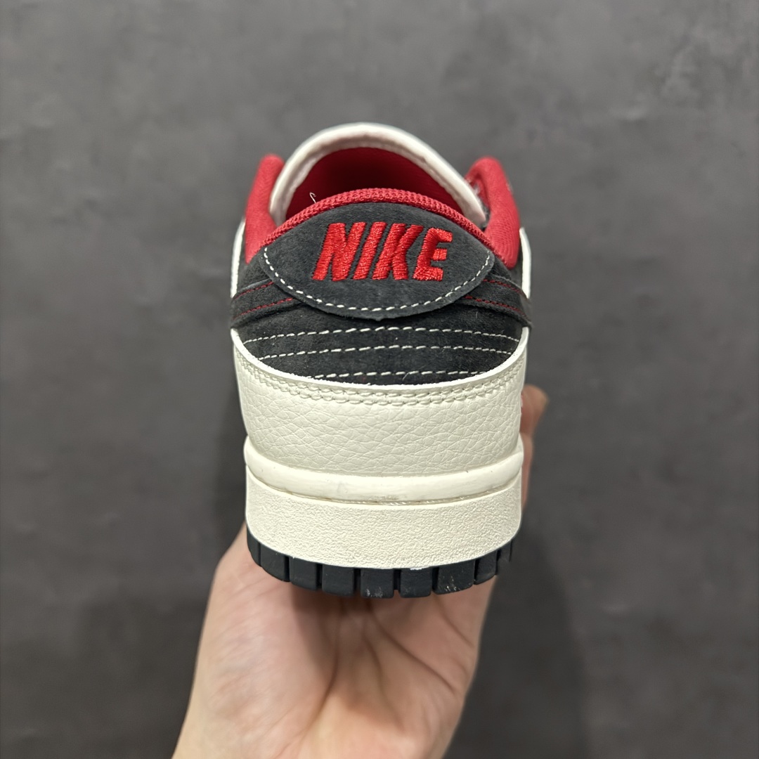 图片[4]-【定制版】Nike SB Dunk Low x Supreme 白黑红小钩满天星n纯原大厂出品 极力推荐n原装头层材料 独家版型蒸餾加工n帶來的是更好的视觉和脚感体验n大厂纯原品质出货 清洁度 电绣工艺皮料切割干净无任何毛边 细节完美 官方货号：XS1086 022 尺码：36 36.5 37.5 38 38.5 39 40 40.5 41 42 42.5 43 44 44.5 45  编码：CC300320-莆田鞋批发中心