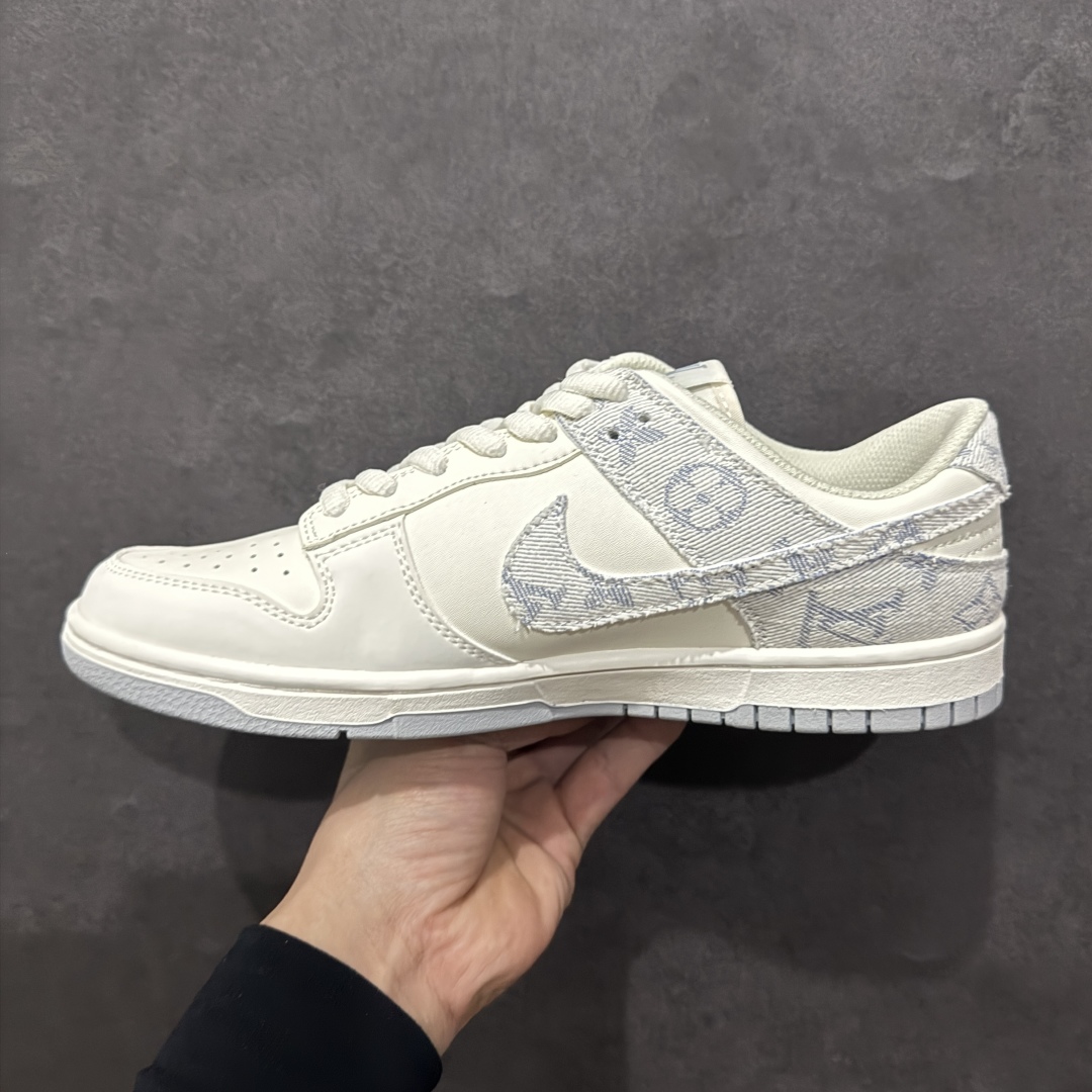 图片[2]-【定制版】Nk SB Dunk Low LV联名-紫色牛仔米白紫勾 周年高端定制 低帮休闲板鞋rn#定制鞋盒 大厂纯原品质出货 超高清洁度 皮料切割干净无任何毛边 细节完美 r 货号：DJ2024-010 尺码：36 36.5 37.5 38 38.5 39 40 40.5 41 42 42.5 43 44 44.5 45  编码：HXS260280-莆田鞋批发中心