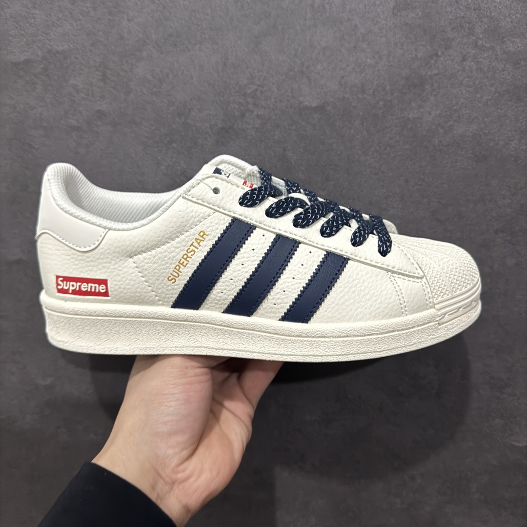 【定制版】AD Originals Superstar x Supreme 白蓝n采用全新头层拼接皮革材质n后跟采用特色3D立体印字渠道正品订单 诠释市场最高工艺水平n全鞋进口头层皮料打造n区别市面普通真标版本，进出专柜无压力货号：BZ2507 Size：36-45 编码：CC260280-莆田鞋批发中心