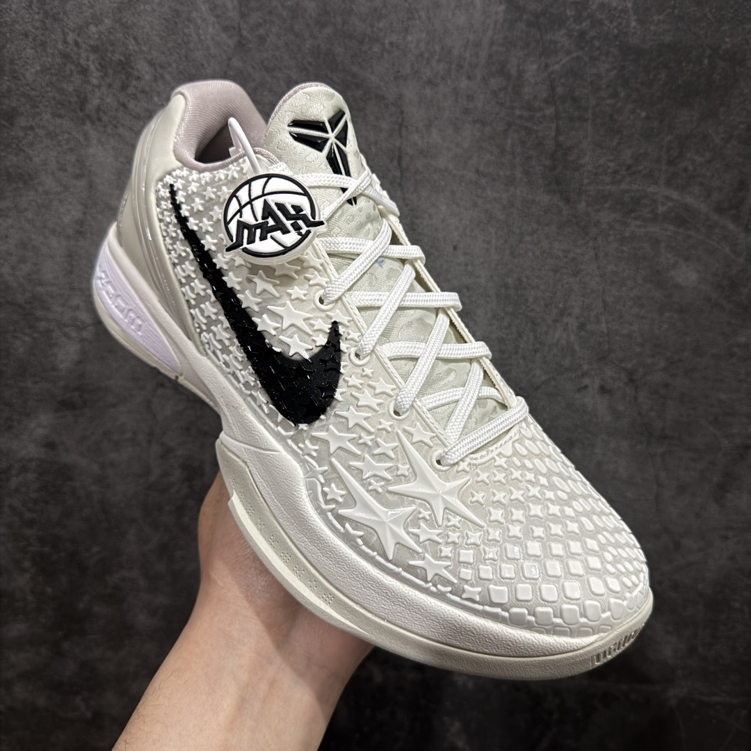 图片[3]-【灭世海外版】NK Zoom Kobe 6 Protro 科比六代 全明星2.0 白色星星 FQ3546-100n纯原海外版气垫品质吊打各路纯原 气压➕耐久双重保障 前掌ZOOM TURBO➕后掌马蹄Zoom 后掌澎湃脚感无出其右 全套冲刀改版 鞋型还原度95% 宽脚选手必入货品 鞋头2.5mm上翘空间 不挤脚 完美释放脚趾活动空间 正码正拍 脚型适配性 市场最强没有之一 鞋面工艺全新升级 100%对标正品 原厂聚氨酯蛇鳞 珠光密度同步正品 Swoosh喷漆工艺 还原度接近100% 全新后跟TPU模具 正确S型弧度 区分市场纯原（市场纯原采用公版模具 后跟TPU几乎无弧度）国产天花板橡胶配方 抓地力爆炸 海外口碑炸裂 鞋舌LOGO正确内嵌压印 原厂碳板 正确原盒 厚积薄发 王者归来 拒绝杀猪 拒绝套路 灭世纯原海外版科比系列 致力打造实战第一标杆  尺码：39-47.5 全新模具 正码正拍 编码：KJ380400-莆田鞋批发中心