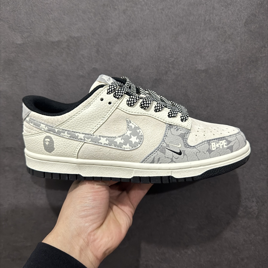 【定制版】Nk SB Dunk Low BAPE联名 满印五角星灰勾 周年高端定制 低帮休闲板鞋 DJ2024-120rn#定制鞋盒 大厂纯原品质出货 超高清洁度 皮料切割干净无任何毛边 细节完美 r 尺码：36 36.5 37.5 38 38.5 39 40 40.5 41 42 42.5 43 44 44.5 45  编码：HXS340360-莆田鞋批发中心