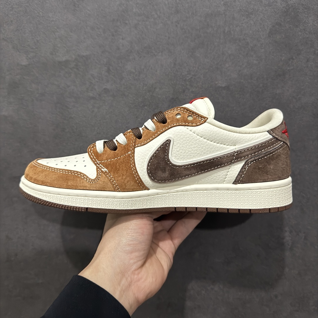 图片[2]-Travis Scott x Fragment Design x Air Jordan 1 Low OG SP AJ1 乔1 古驰联名蛇年限定 棕蛇 低帮文化休闲板鞋 DM9288-011rn#多方联名合作融合了Travis Scott 独特的音乐风格，藤原浩个性的设计风格以及Jordan品牌的经典元素 使其成为一双具有独特身份和价值的鞋子 清新而立体的外观加上联名标识更突出了其独特身份 这种配色方案显示出活力和时尚感 在视觉上引人注目 鞋身的质感和细腻的细节处理使其显得高端而格调十足 这款“倒钩”联名是设计与创意完美结合 融合多方的个性风格是一款备受瞩目的潮流鞋款r 尺码：36 36.5 37.5 38 38.5 39 40 40.5 41 42 42.5 43 44 44.5 45 编码：HXS340360-莆田鞋批发中心