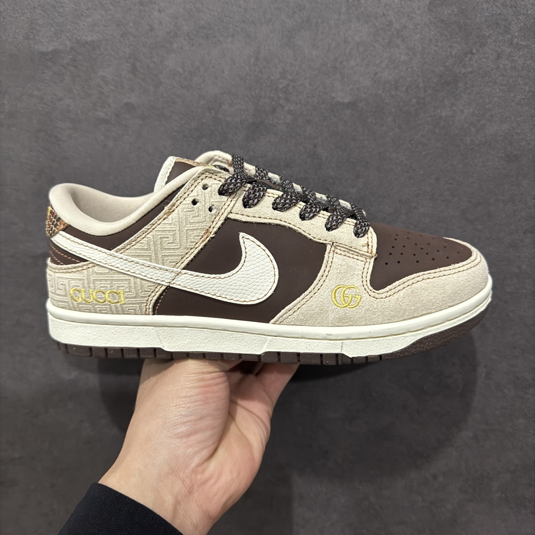 【定制版】蛇年限定 DIY定制款 原装公司级 Nk SB Dunk Low 蛇年限定配色 Dunk系列复古低帮休闲百搭板鞋 AG3702-859 定制鞋盒 大厂流水作业生产 超高清洁度 皮料切割干净无任何毛边 细节完美 r 尺码：36 36.5 37.5 38 38.5 39 40 40.5 41 42 42.5 43 44 44.5 45  编码：YB300320-莆田鞋批发中心