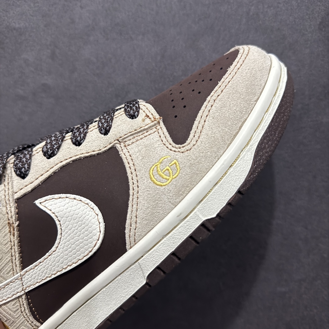 图片[5]-【定制版】蛇年限定 DIY定制款 原装公司级 Nk SB Dunk Low 蛇年限定配色 Dunk系列复古低帮休闲百搭板鞋 AG3702-859 定制鞋盒 大厂流水作业生产 超高清洁度 皮料切割干净无任何毛边 细节完美 r 尺码：36 36.5 37.5 38 38.5 39 40 40.5 41 42 42.5 43 44 44.5 45  编码：YB300320-莆田鞋批发中心