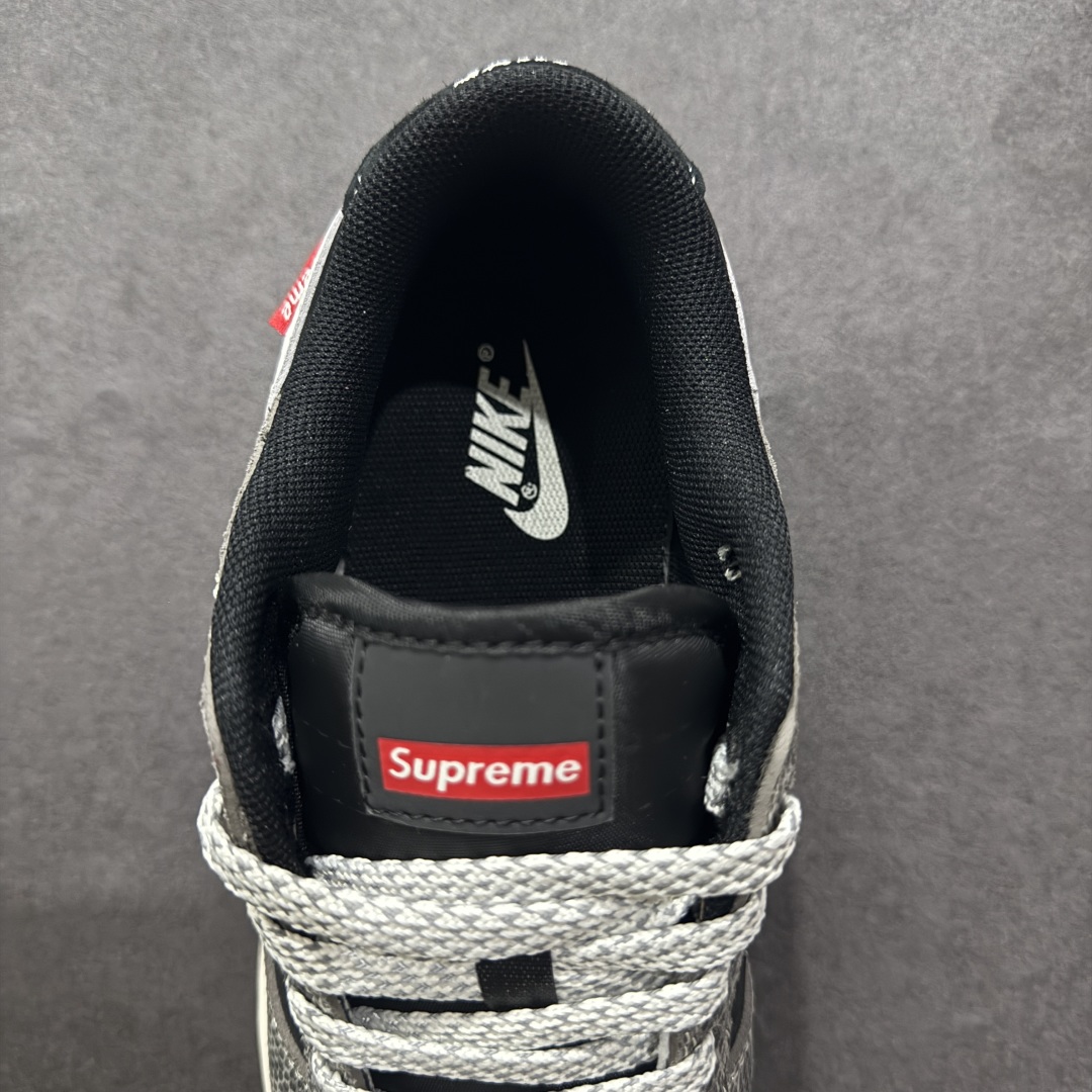 图片[8]-【定制版】Nike SB Dunk Low x Supreme 蛇年限定 黑灰小钩满天星n纯原大厂出品 极力推荐n原装头层材料 独家版型蒸餾加工n帶來的是更好的视觉和脚感体验n大厂纯原品质出货 清洁度 电绣工艺皮料切割干净无任何毛边 细节完美 官方货号：XS1086 017 尺码：36 36.5 37.5 38 38.5 39 40 40.5 41 42 42.5 43 44 44.5 45 编码：CC300320-莆田鞋批发中心