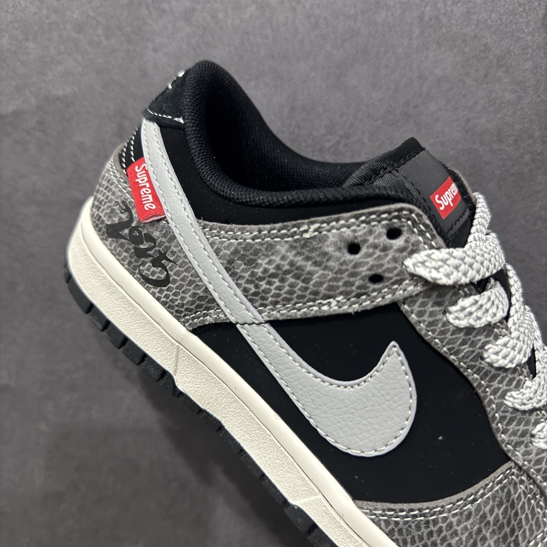 图片[6]-【定制版】Nike SB Dunk Low x Supreme 蛇年限定 黑灰小钩满天星n纯原大厂出品 极力推荐n原装头层材料 独家版型蒸餾加工n帶來的是更好的视觉和脚感体验n大厂纯原品质出货 清洁度 电绣工艺皮料切割干净无任何毛边 细节完美 官方货号：XS1086 017 尺码：36 36.5 37.5 38 38.5 39 40 40.5 41 42 42.5 43 44 44.5 45 编码：CC300320-莆田鞋批发中心