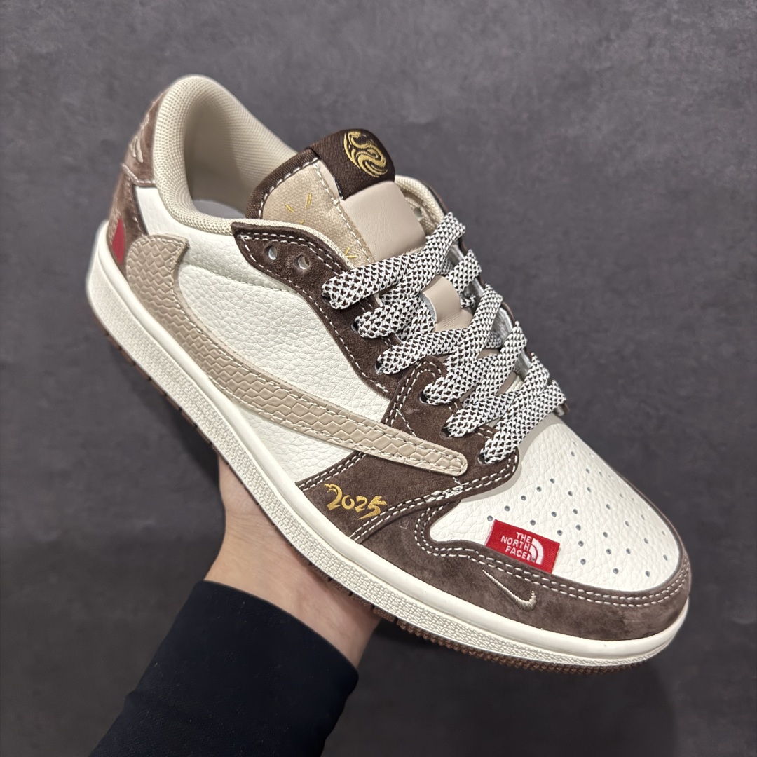 图片[3]-【定制版】Travis Scott x Nike Air Jordan 1 Low x The North FacenAir Jordan 1 Low 反转米棕小钩满天星倒钩 纯原版本n全鞋采用原装头层皮，用料扎实 精雕细琢n鞋型极致还原 飞翼3D打印改良 深度立体四线中底拉帮皮料选材 钢印 背胶一应俱全 全新批次 原装原模大底全鞋原厂定制皮料，手感细腻正确折边工艺 完美细节诠释 官方货号：XS3086 013 Size：36 36.5 37.5 38 38.5 39 40 40.5 41 42 42.5 43 44 44.5 45 编码：CC300320-莆田鞋批发中心