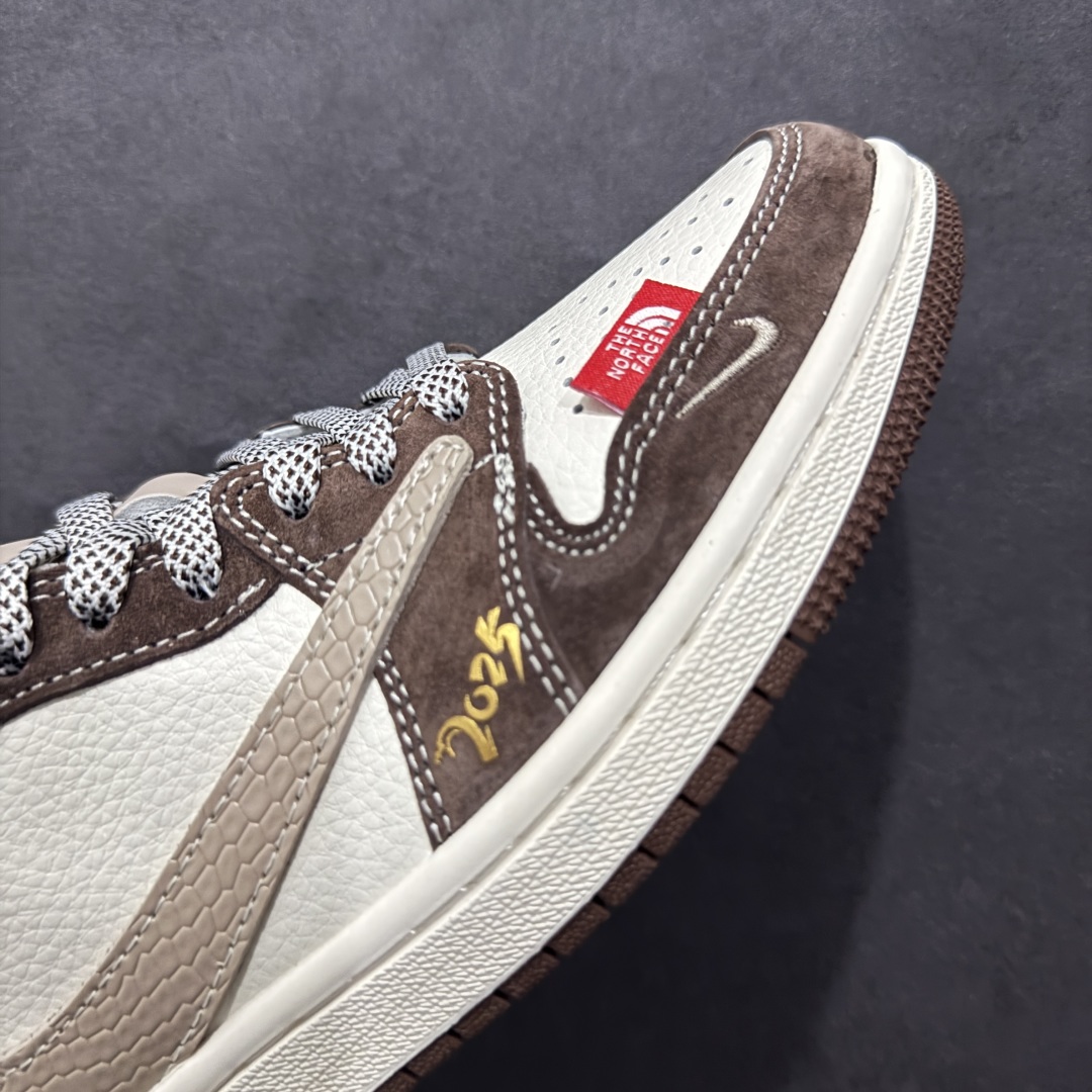 图片[5]-【定制版】Travis Scott x Nike Air Jordan 1 Low x The North FacenAir Jordan 1 Low 反转米棕小钩满天星倒钩 纯原版本n全鞋采用原装头层皮，用料扎实 精雕细琢n鞋型极致还原 飞翼3D打印改良 深度立体四线中底拉帮皮料选材 钢印 背胶一应俱全 全新批次 原装原模大底全鞋原厂定制皮料，手感细腻正确折边工艺 完美细节诠释 官方货号：XS3086 013 Size：36 36.5 37.5 38 38.5 39 40 40.5 41 42 42.5 43 44 44.5 45 编码：CC300320-莆田鞋批发中心