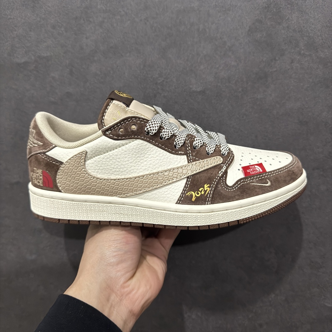 【定制版】Travis Scott x Nike Air Jordan 1 Low x The North FacenAir Jordan 1 Low 反转米棕小钩满天星倒钩 纯原版本n全鞋采用原装头层皮，用料扎实 精雕细琢n鞋型极致还原 飞翼3D打印改良 深度立体四线中底拉帮皮料选材 钢印 背胶一应俱全 全新批次 原装原模大底全鞋原厂定制皮料，手感细腻正确折边工艺 完美细节诠释 官方货号：XS3086 013 Size：36 36.5 37.5 38 38.5 39 40 40.5 41 42 42.5 43 44 44.5 45 编码：CC300320-莆田鞋批发中心