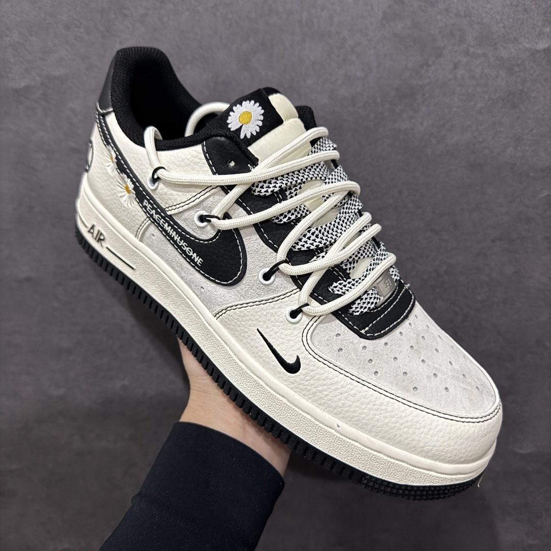 图片[3]-【定制版】海外限量发售NIke Air Force 1 \’07 Low “权志龙联名–雏菊抽绳”空军一号 低帮 运动鞋 休闲鞋 折边针车 工艺难度大 原楦头原纸板 原装鞋盒 定制五金配件 内置全掌气垫 原厂鞋底货号：DM6688-012 Size：36 36.5 37.5 38 38.5 39 40 40.5 41 42 42.5 43 44 44.5 45 编码：HXS310320-莆田鞋批发中心