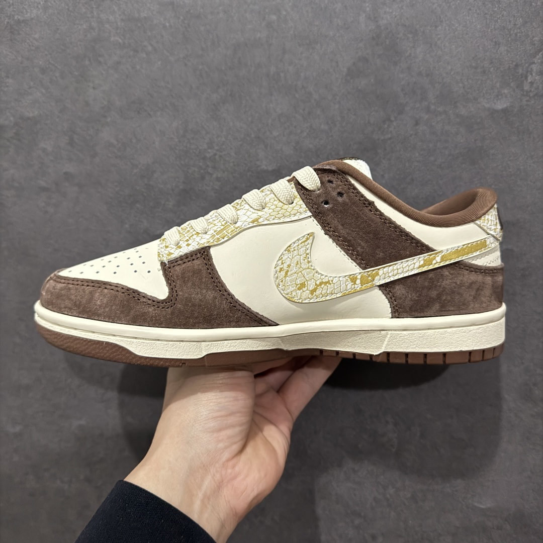 图片[2]-【定制版】Nike SB Dunk Low“ 北面联名蛇年限定——米棕白蛇”  周年高端定制 低帮休闲板鞋 定制鞋盒 大厂纯原品质出货 超高清洁度 皮料切割干净无任何毛边 细节完美 货号：CH8311-234n Size:36 36.5 37.5 38 38.5 39 40 40.5 41 42 42.5 43 44 44.5 45 编码：HXS340360-莆田鞋批发中心