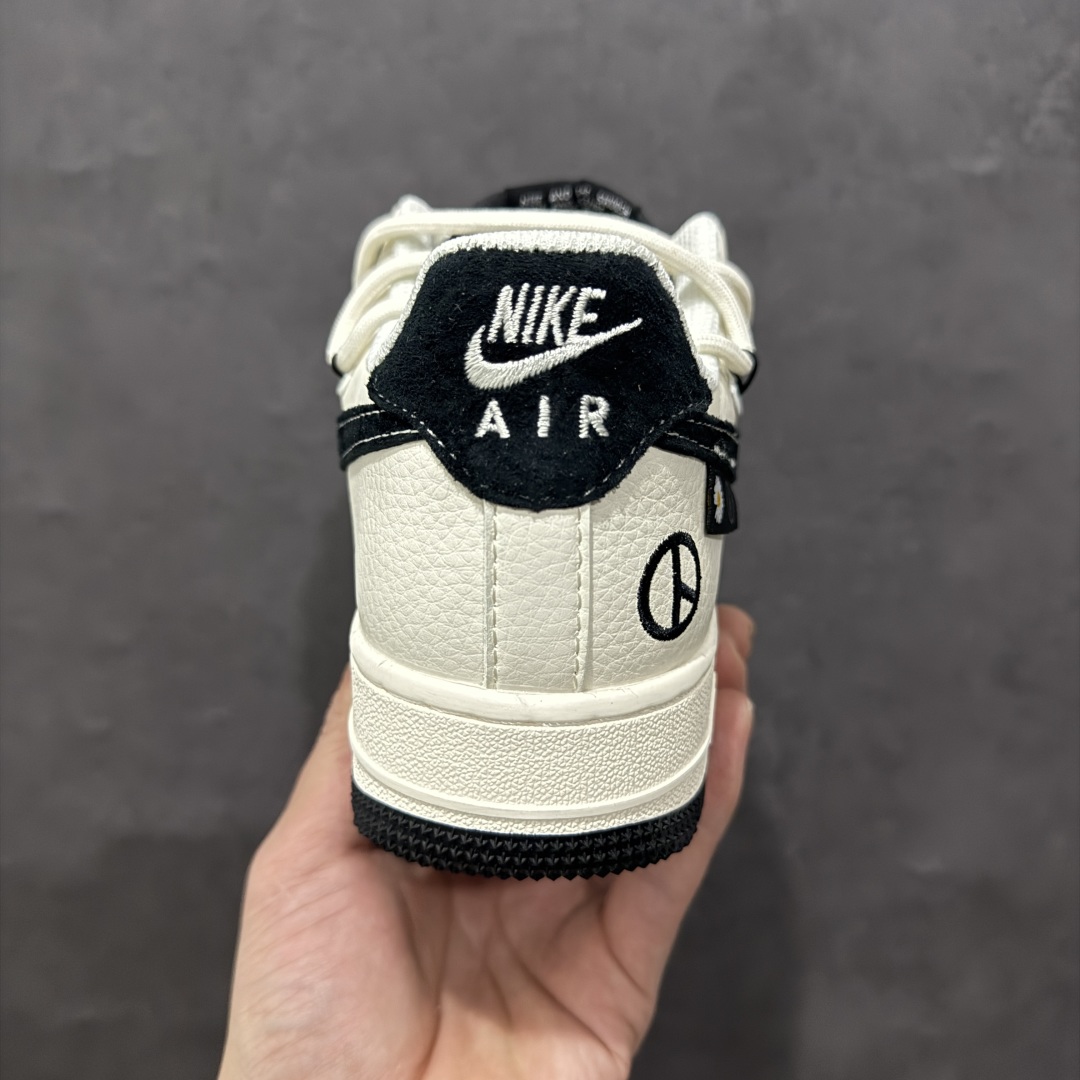 图片[4]-【定制版】海外限量发售！公司级NIke Air Force 1 \’07 Low “权志龙联名–雏菊涂鸦抽绳”空军一号 低帮 运动鞋 休闲鞋 折边针车 工艺难度大 原楦头原纸板 原装鞋盒 定制五金配件 内置全掌气垫 原厂鞋底货号：DM6688-011 Size：36 36.5 37.5 38 38.5 39 40 40.5 41 42 42.5 43 44 44.5 45 编码：HXS310320-莆田鞋批发中心