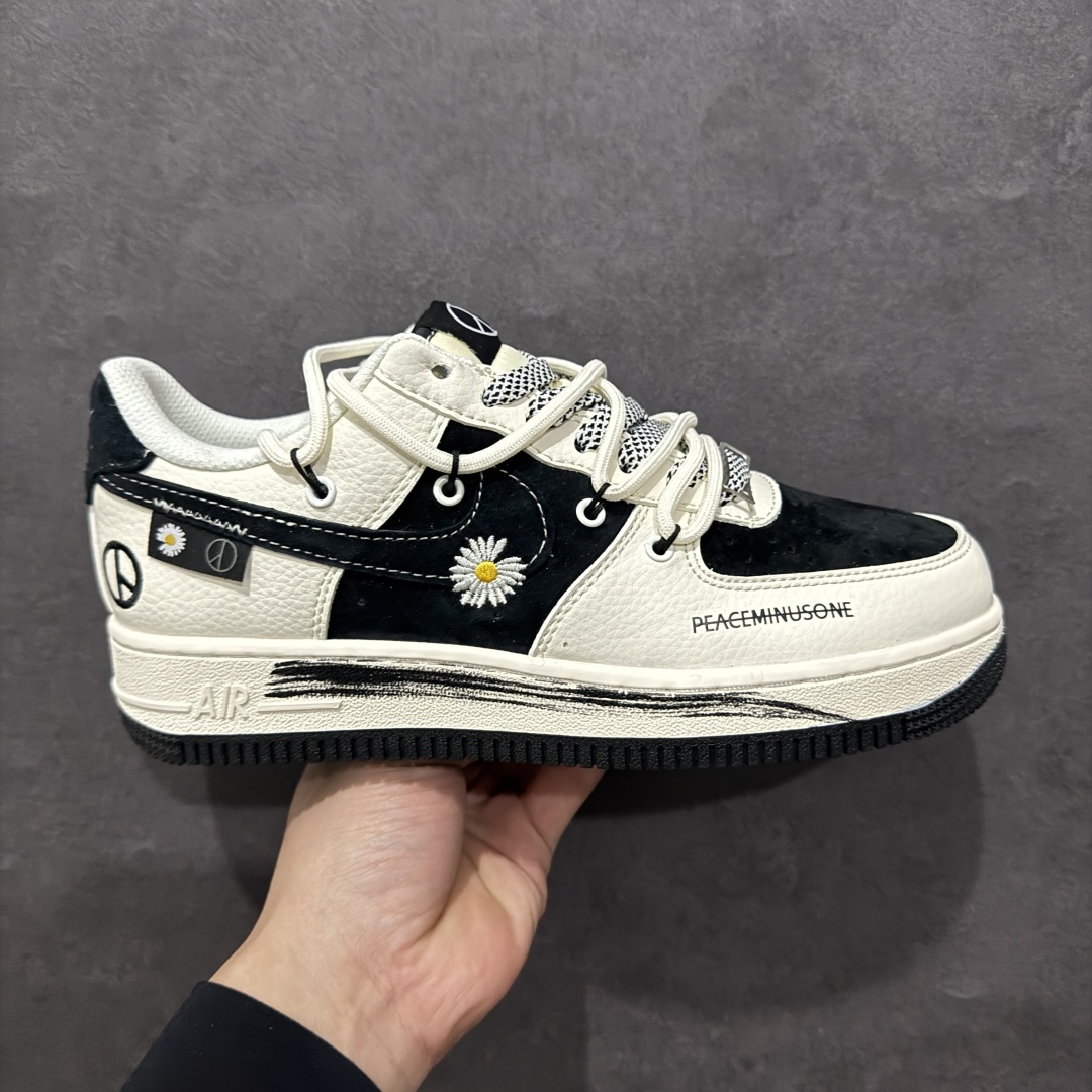 【定制版】海外限量发售！公司级NIke Air Force 1 \’07 Low “权志龙联名–雏菊涂鸦抽绳”空军一号 低帮 运动鞋 休闲鞋 折边针车 工艺难度大 原楦头原纸板 原装鞋盒 定制五金配件 内置全掌气垫 原厂鞋底货号：DM6688-011 Size：36 36.5 37.5 38 38.5 39 40 40.5 41 42 42.5 43 44 44.5 45 编码：HXS310320-莆田鞋批发中心