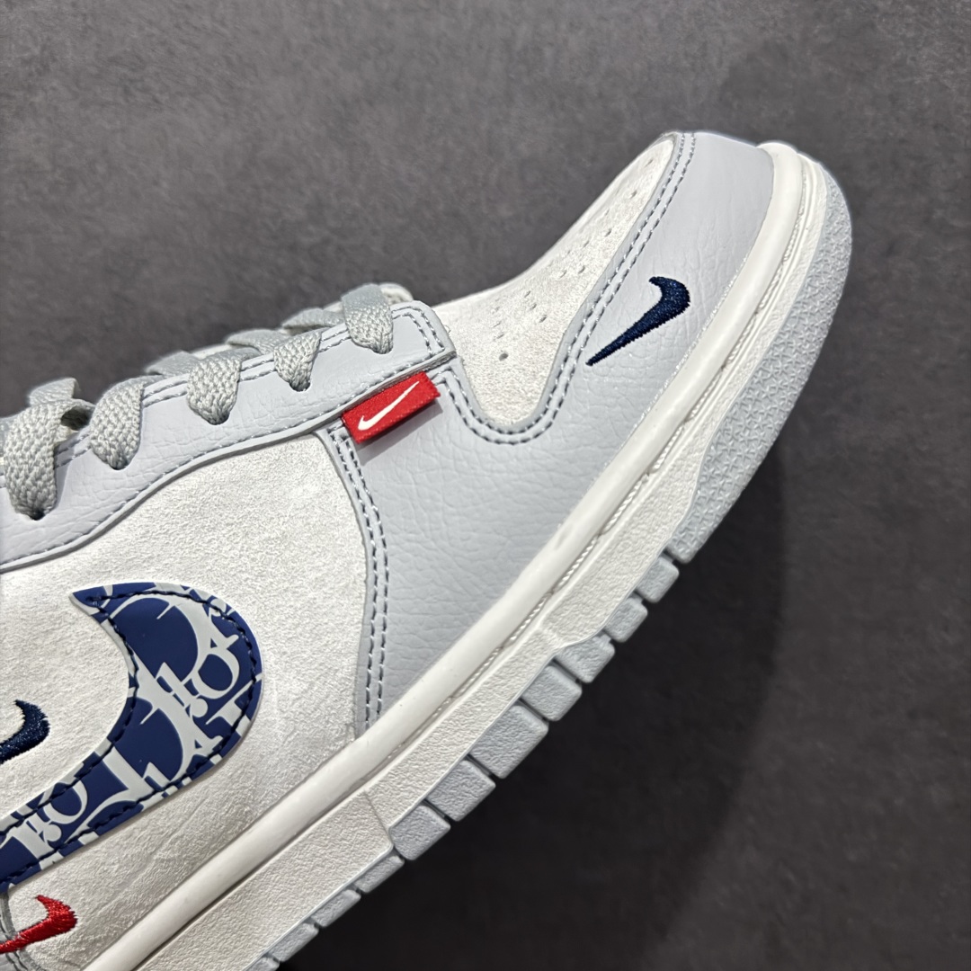 图片[5]-【定制版】Nike SB Dunk Low“迪奥联名——暗纹蓝勾” 周年高端定制 低帮休闲板鞋 定制鞋盒 大厂纯原品质出货 超高清洁度 皮料切割干净无任何毛边 细节完美货号：DJ2024-126nSize:36 36.5 37.5 38 38.5 39 40 40.5 41 42 42.5 43 44 44.5 45 编码：HXS340360-莆田鞋批发中心