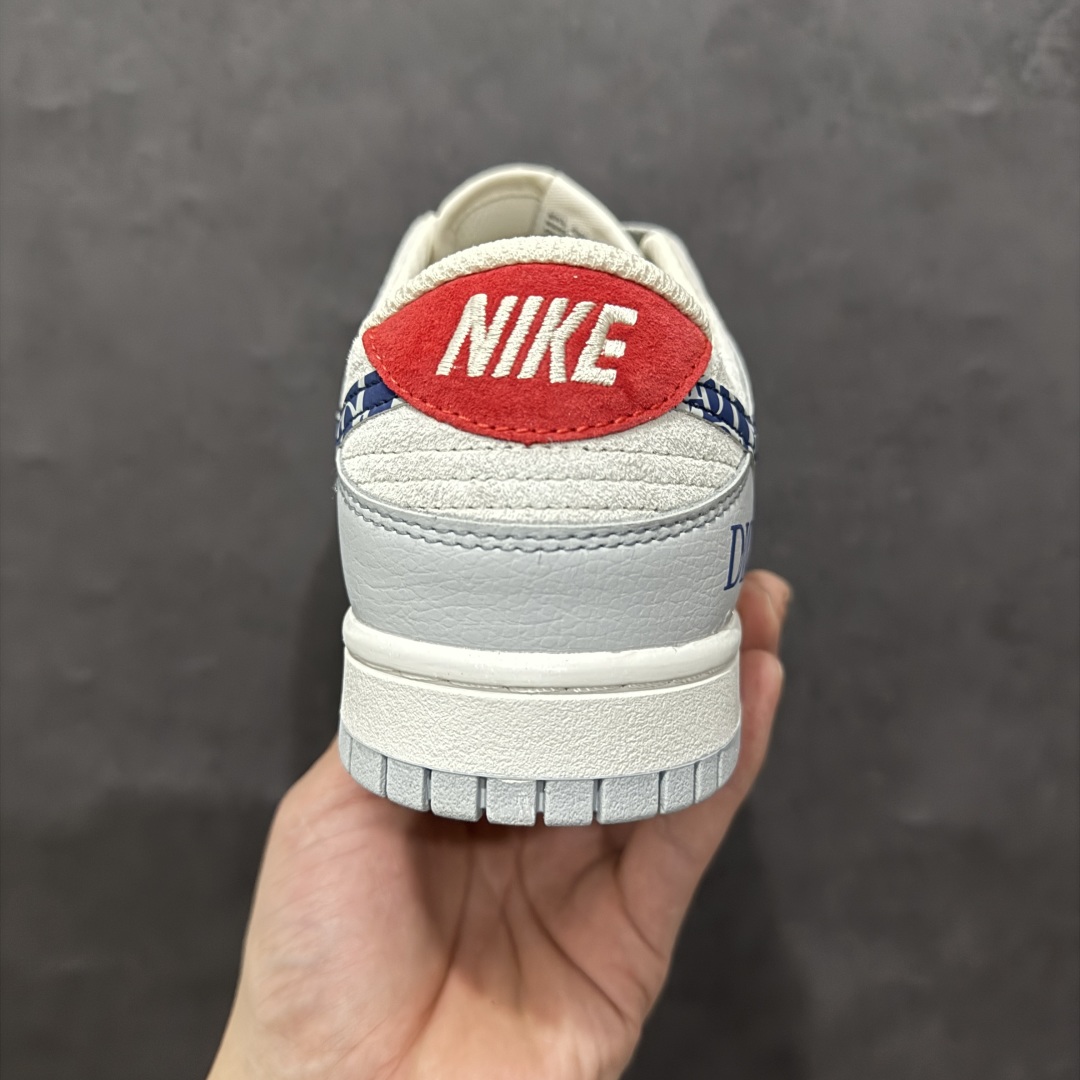 图片[4]-【定制版】Nike SB Dunk Low“迪奥联名——暗纹蓝勾” 周年高端定制 低帮休闲板鞋 定制鞋盒 大厂纯原品质出货 超高清洁度 皮料切割干净无任何毛边 细节完美货号：DJ2024-126nSize:36 36.5 37.5 38 38.5 39 40 40.5 41 42 42.5 43 44 44.5 45 编码：HXS340360-莆田鞋批发中心