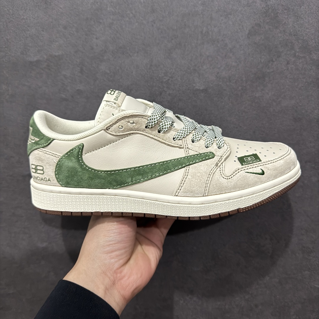 【定制版】Travis Scott x Fragment Design x Jordan Air Jordan 1 Low OG SP AJ1 乔1 巴黎世家联名 翻毛绿勾 低帮文化休闲板鞋 XS3086-015rn#多方联名合作融合了Travis Scott 独特的音乐风格，藤原浩个性的设计风格以及Jordan品牌的经典元素 使其成为一双具有独特身份和价值的鞋子 清新而立体的外观加上联名标识更突出了其独特身份 这种配色方案显示出活力和时尚感 在视觉上引人注目  鞋身的质感和细腻的细节处理使其显得高端而格调十足  这款“倒钩”联名是设计与创意完美结合  融合多方的个性风格是一款备受瞩目的潮流鞋款r 尺码：36 36.5 37.5 38 38.5 39 40 40.5 41 42 42.5 43 44 44.5 45  编码：HXS320340-莆田鞋批发中心