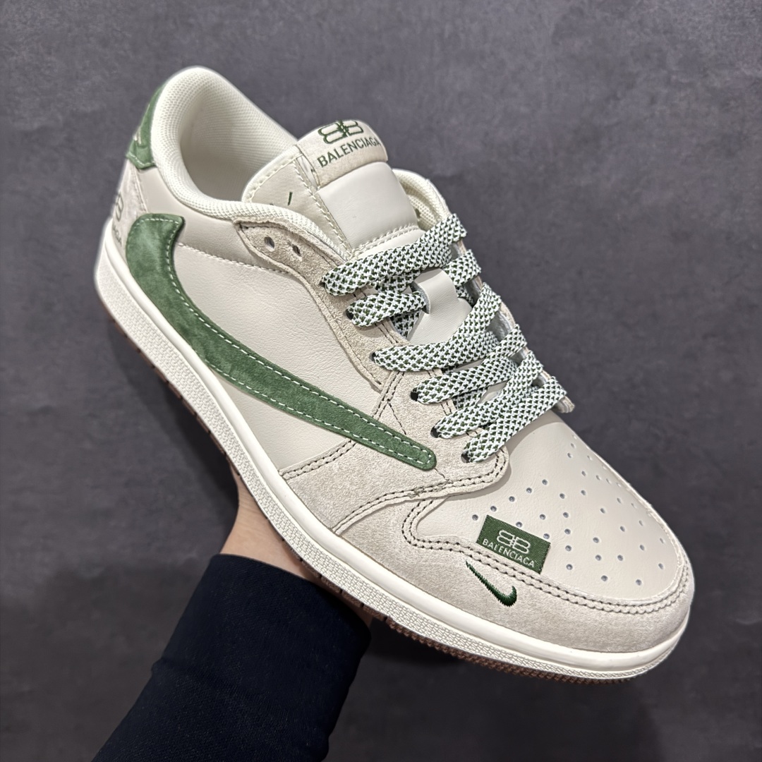 图片[3]-【定制版】Travis Scott x Fragment Design x Jordan Air Jordan 1 Low OG SP AJ1 乔1 巴黎世家联名 翻毛绿勾 低帮文化休闲板鞋 XS3086-015rn#多方联名合作融合了Travis Scott 独特的音乐风格，藤原浩个性的设计风格以及Jordan品牌的经典元素 使其成为一双具有独特身份和价值的鞋子 清新而立体的外观加上联名标识更突出了其独特身份 这种配色方案显示出活力和时尚感 在视觉上引人注目  鞋身的质感和细腻的细节处理使其显得高端而格调十足  这款“倒钩”联名是设计与创意完美结合  融合多方的个性风格是一款备受瞩目的潮流鞋款r 尺码：36 36.5 37.5 38 38.5 39 40 40.5 41 42 42.5 43 44 44.5 45  编码：HXS320340-莆田鞋批发中心