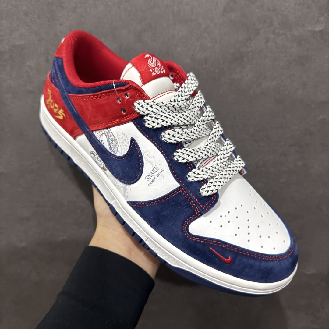 图片[3]-【定制版】NIKE SB Dunk Low 蛇年限定 白蓝红小钩满天星n公司级出品 极力推荐n原装头层材料 独家版型蒸餾加工n帶來的是更好的视觉和脚感体验n大厂纯原品质出货 清洁度 电绣工艺皮料切割干净无任何毛边 细节完美官方货号：XX9937 037 尺码： 36 36.5 37.5 38 38.5 39 40 40.5 41 42 42.5 43 44 44.5 45 编码：CC280300-莆田鞋批发中心