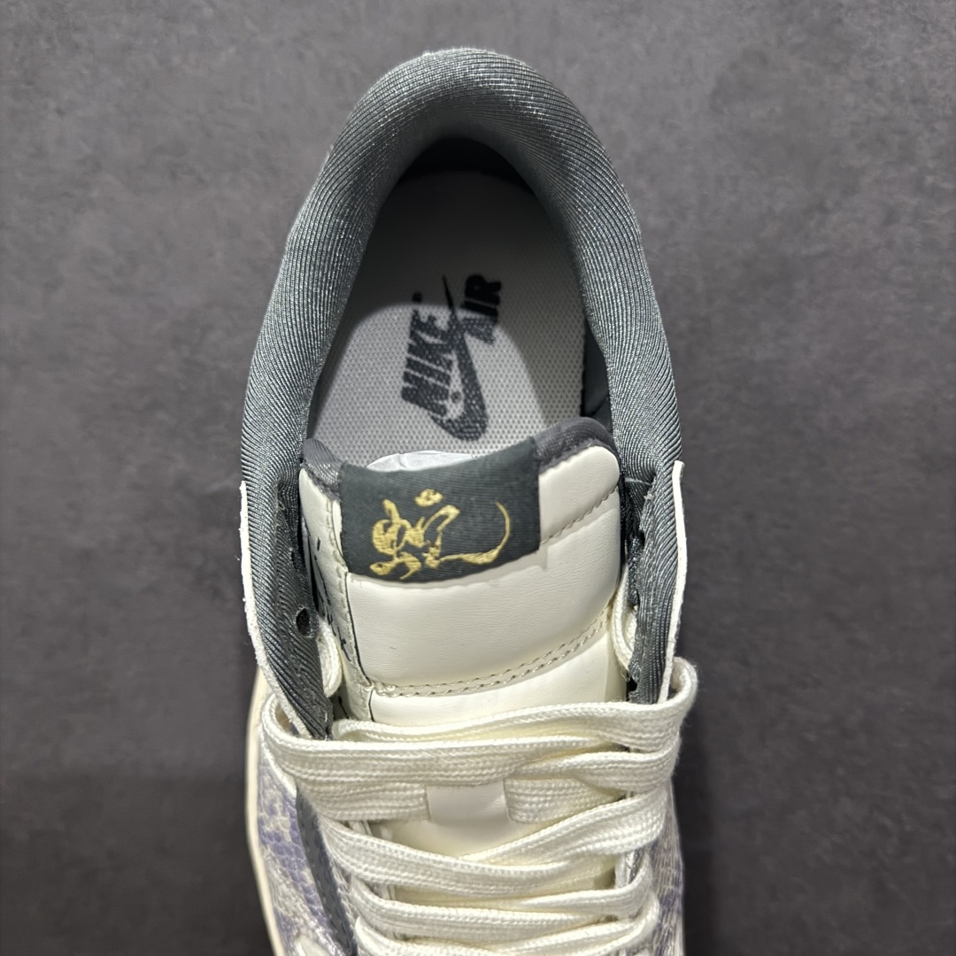 图片[7]-【定制版】Travis Scott x Nike Air Jordan 1 Low 蛇年限定nAir Jordan 1 Low 反转白灰紫小钩倒钩 纯原版本n全鞋采用原装头层皮，用料扎实 精雕细琢n鞋型极致还原 飞翼3D打印改良 深度立体四线中底拉帮皮料选材 钢印 背胶一应俱全 全新批次 原装原模大底全鞋原厂定制皮料，手感细腻正确折边工艺 完美细节诠释 官方货号：XS3086 010 Size：36 36.5 37.5 38 38.5 39 40 40.5 41 42 42.5 43 44 44.5 45 编码：HXS300320-莆田鞋批发中心