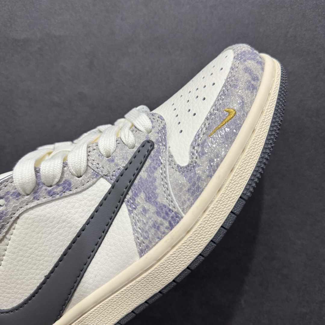 图片[5]-【定制版】Travis Scott x Nike Air Jordan 1 Low 蛇年限定nAir Jordan 1 Low 反转白灰紫小钩倒钩 纯原版本n全鞋采用原装头层皮，用料扎实 精雕细琢n鞋型极致还原 飞翼3D打印改良 深度立体四线中底拉帮皮料选材 钢印 背胶一应俱全 全新批次 原装原模大底全鞋原厂定制皮料，手感细腻正确折边工艺 完美细节诠释 官方货号：XS3086 010 Size：36 36.5 37.5 38 38.5 39 40 40.5 41 42 42.5 43 44 44.5 45 编码：HXS300320-莆田鞋批发中心