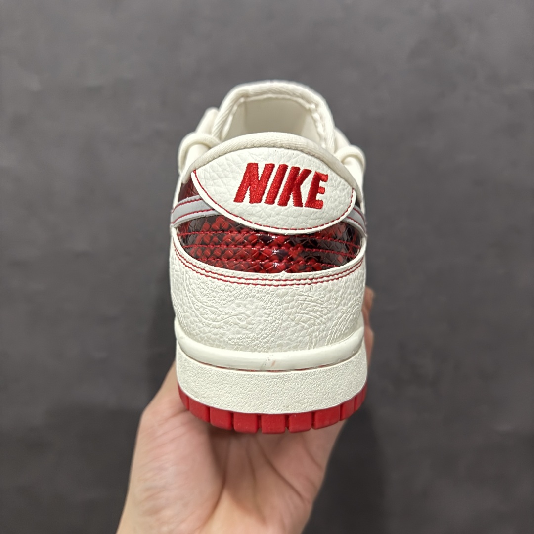 图片[4]-【定制款】蛇年限定 原装公司级 Nk SB Dunk Low 定制配色 蛇年限定 Dunk系列复古低帮休闲百搭板鞋 CH6336-620 定制鞋盒 大厂流水作业生产 超高清洁度 皮料切割干净无任何毛边 细节完美 r 尺码：36 36.5 37.5 38 38.5 39 40 40.5 41 42 42.5 43 44 44.5 45  编码：YH330350-莆田鞋批发中心