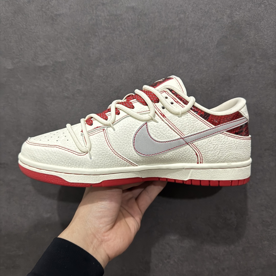 图片[2]-【定制款】蛇年限定 原装公司级 Nk SB Dunk Low 定制配色 蛇年限定 Dunk系列复古低帮休闲百搭板鞋 CH6336-620 定制鞋盒 大厂流水作业生产 超高清洁度 皮料切割干净无任何毛边 细节完美 r 尺码：36 36.5 37.5 38 38.5 39 40 40.5 41 42 42.5 43 44 44.5 45  编码：YH330350-莆田鞋批发中心