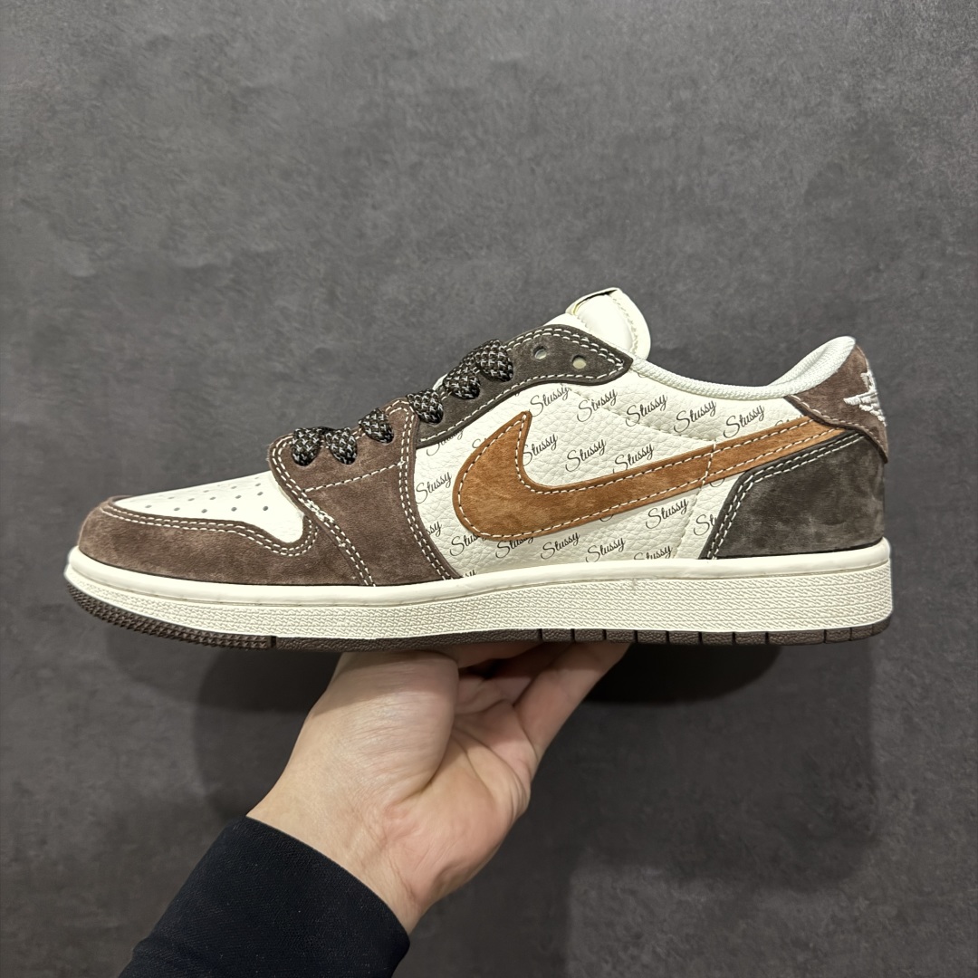 图片[2]-【定制版】Travis Scott x Nike Air Jordan 1 Low x The North FacenAir Jordan 1 Low 反转白棕小钩满天星倒钩全鞋采用原装头层皮，用料扎实 精雕细琢n鞋型极致还原 飞翼3D打印改良 深度立体四线中底拉帮皮料选材 钢印 背胶一应俱全 全新批次 原装原模大底全鞋原厂定制皮料，手感细腻正确折边工艺 完美细节诠释 官方货号：XS3086 007 Size：36 36.5 37.5 38 38.5 39 40 40.5 41 42 42.5 43 44 44.5 45 编码：CC300320-莆田鞋批发中心