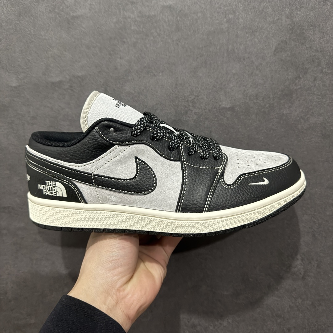 【定制版】Air Jordan 1 Retro Low x The North Face 灰黑小钩满天星n官方同步新色 原装级产物n拒绝公底 立体鞋型 细节完美 高清洁度购置公司同步原材料 原汁原味 忠于原版 货号：XS6086 011n码数：36 36.5 37.5 38 38.5 39 40 40.5 41 42 42.5 43 44 44.5 45 编码：CC300320-莆田鞋批发中心