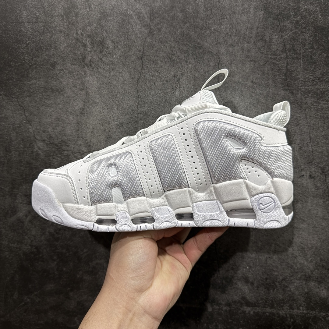 图片[2]-【CK纯原版】Nike Air More Uptempo 原装皮蓬n全新批次 Air More Uptempo绝对是耐克篮球鞋历史上最耀眼的里程碑之一，耐克一直以来都以不停的提升气垫容量来捍卫气垫的地位，当前后掌的花样全部玩尽之后，耐克终于还是打出了奠定王朝基础的一张牌：全掌外露气垫，U型气垫和Max Air的搭配是当时最切合实际的全掌气垫组合 货号：FZ3055-100 尺码：36-47.5 编码：CK310330-莆田鞋批发中心